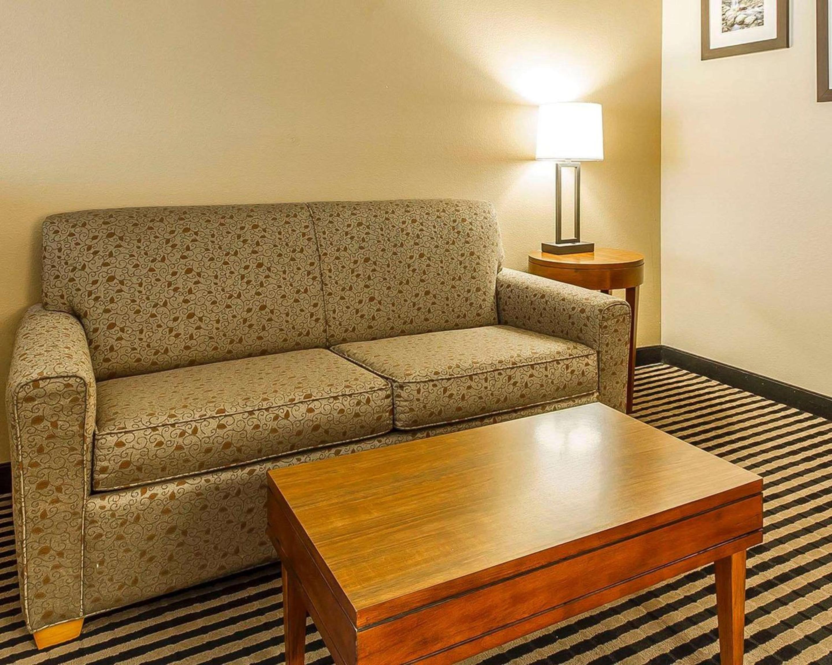 King Room - Non-Smoking - Photo 1