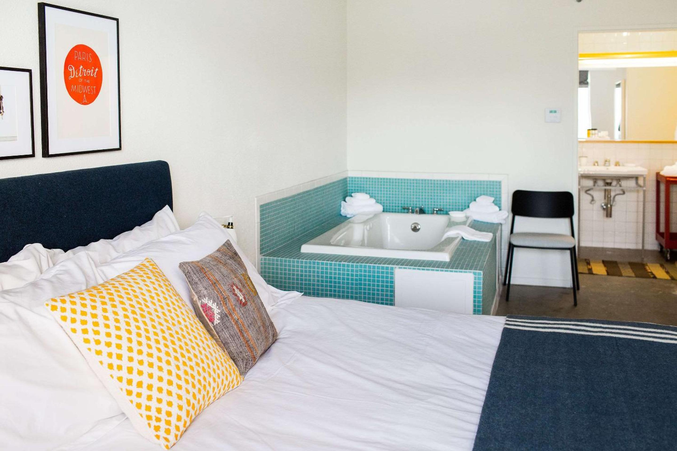 King Room with Spa Bath - Photo 2