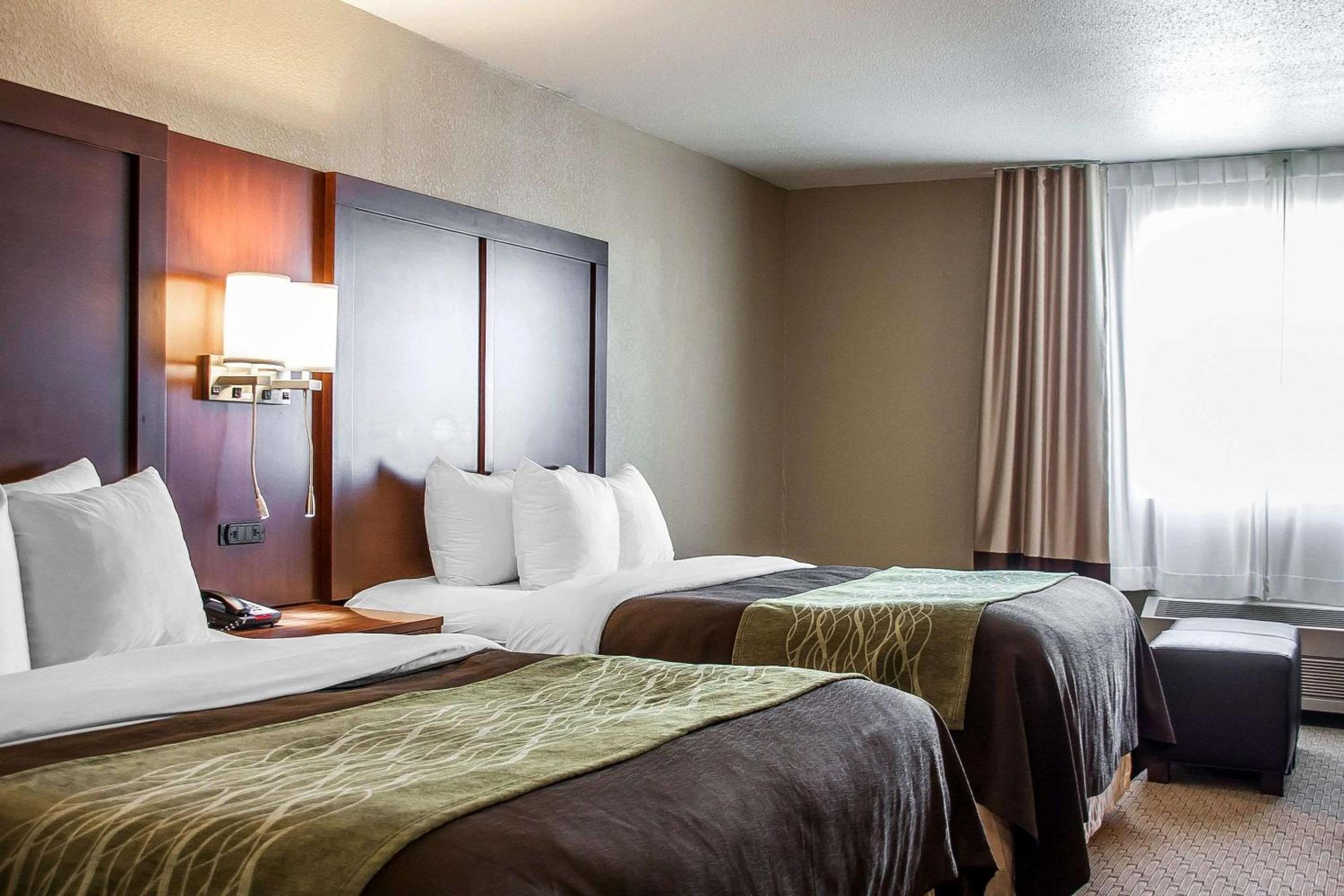 Queen Room with Two Queen Beds - Non-Smoking - Photo 4