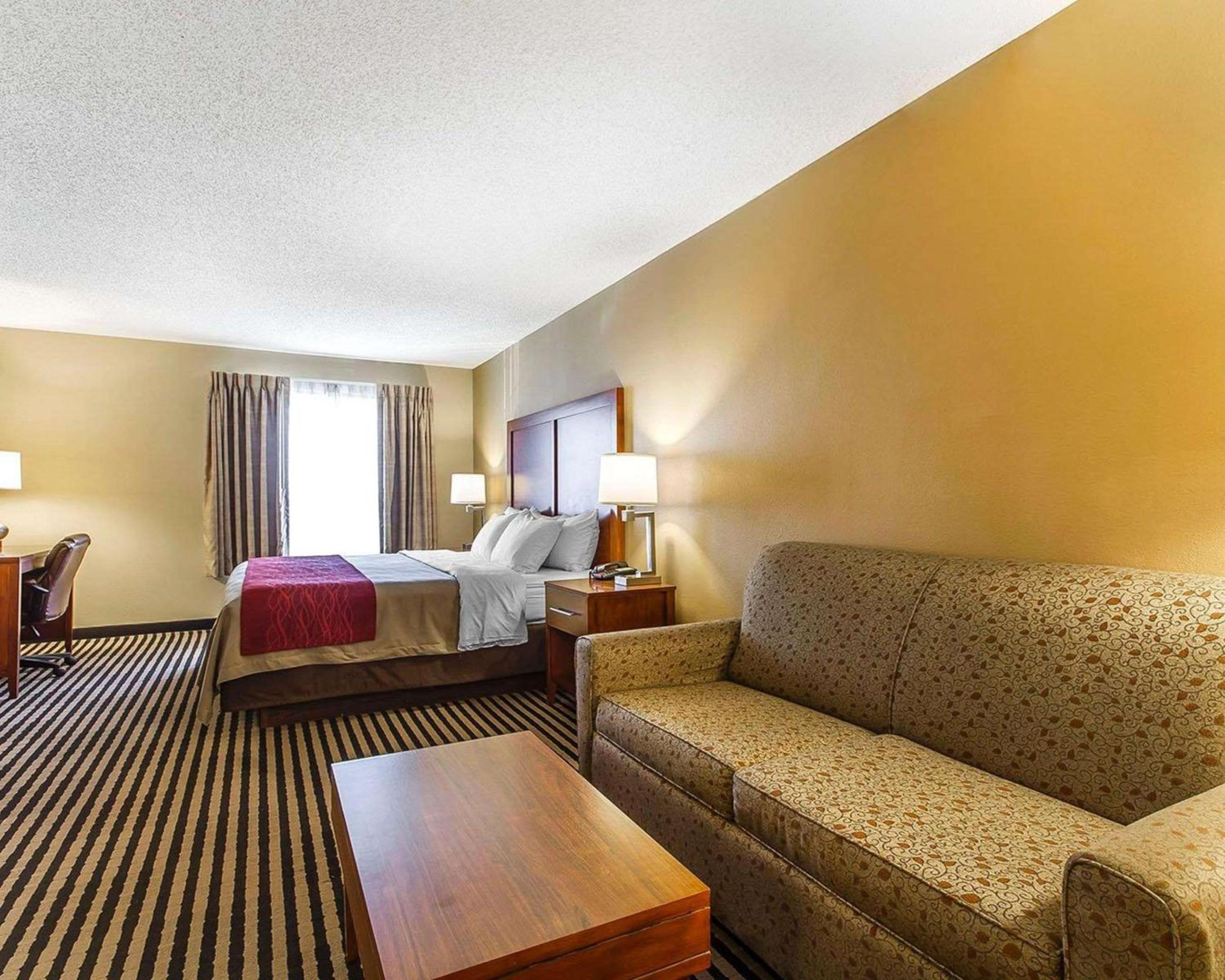 Deluxe King Room - Non-Smoking - Photo 1