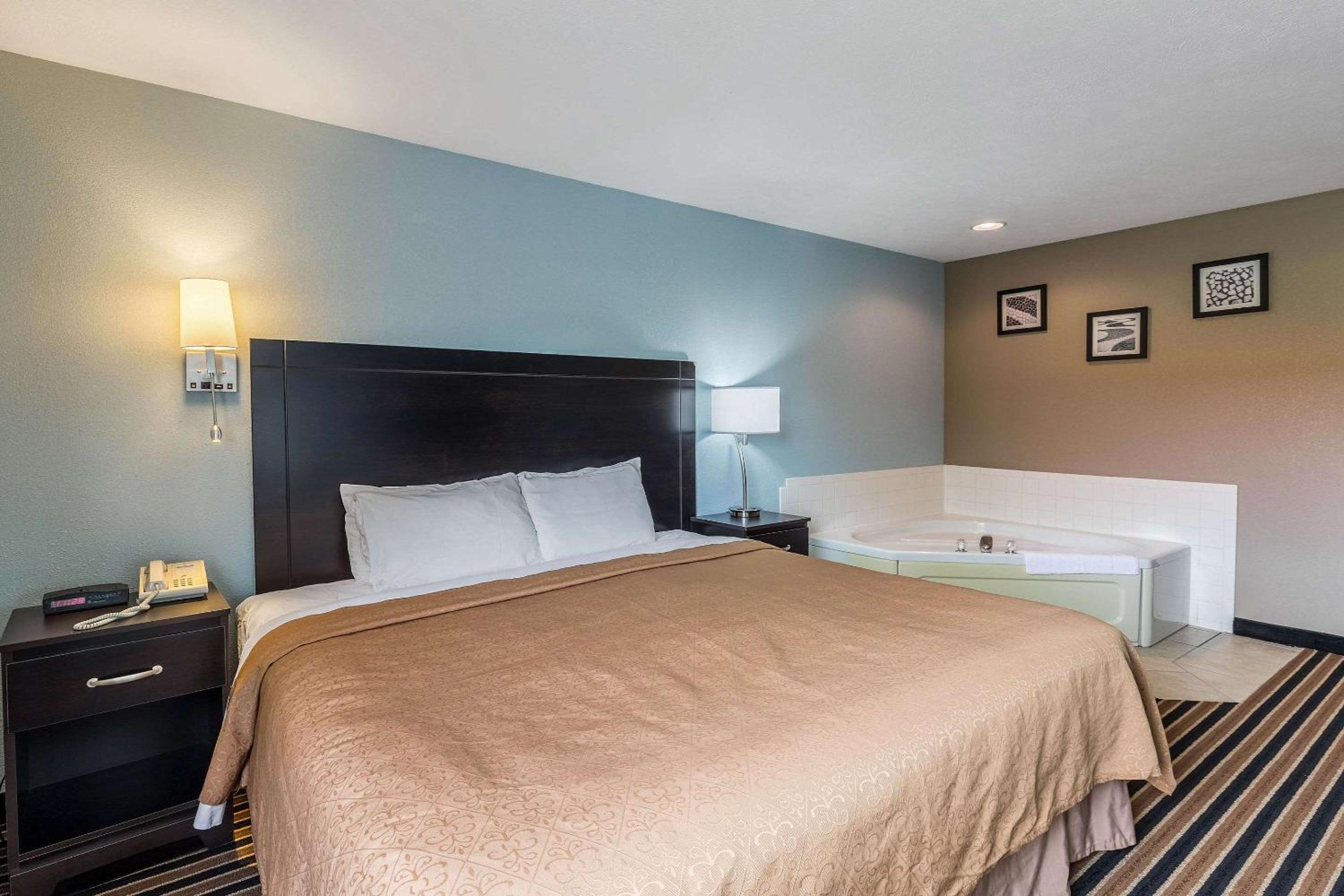 King Room with Spa Bath photo 3
