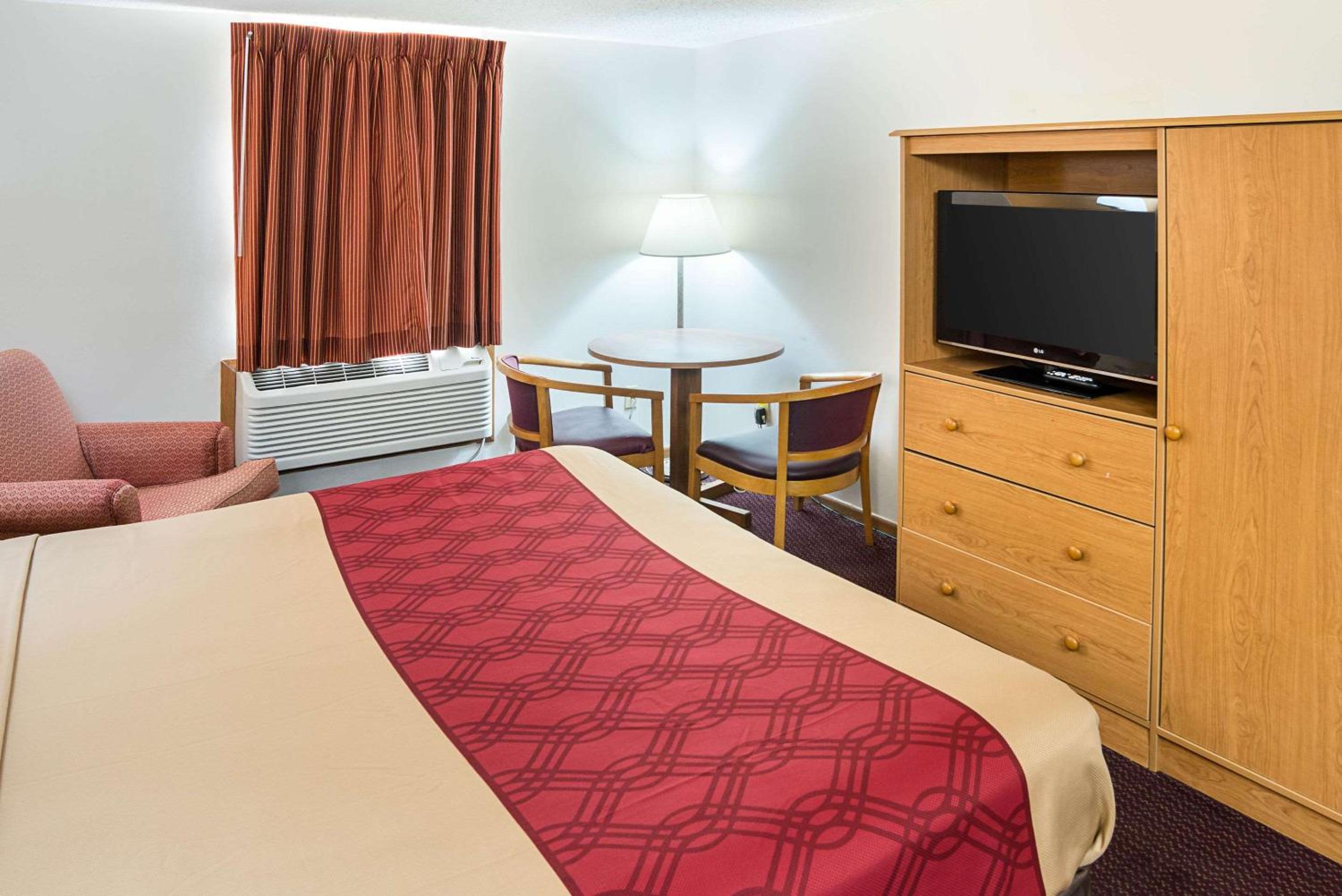 King Room - Non-Smoking - Photo 2