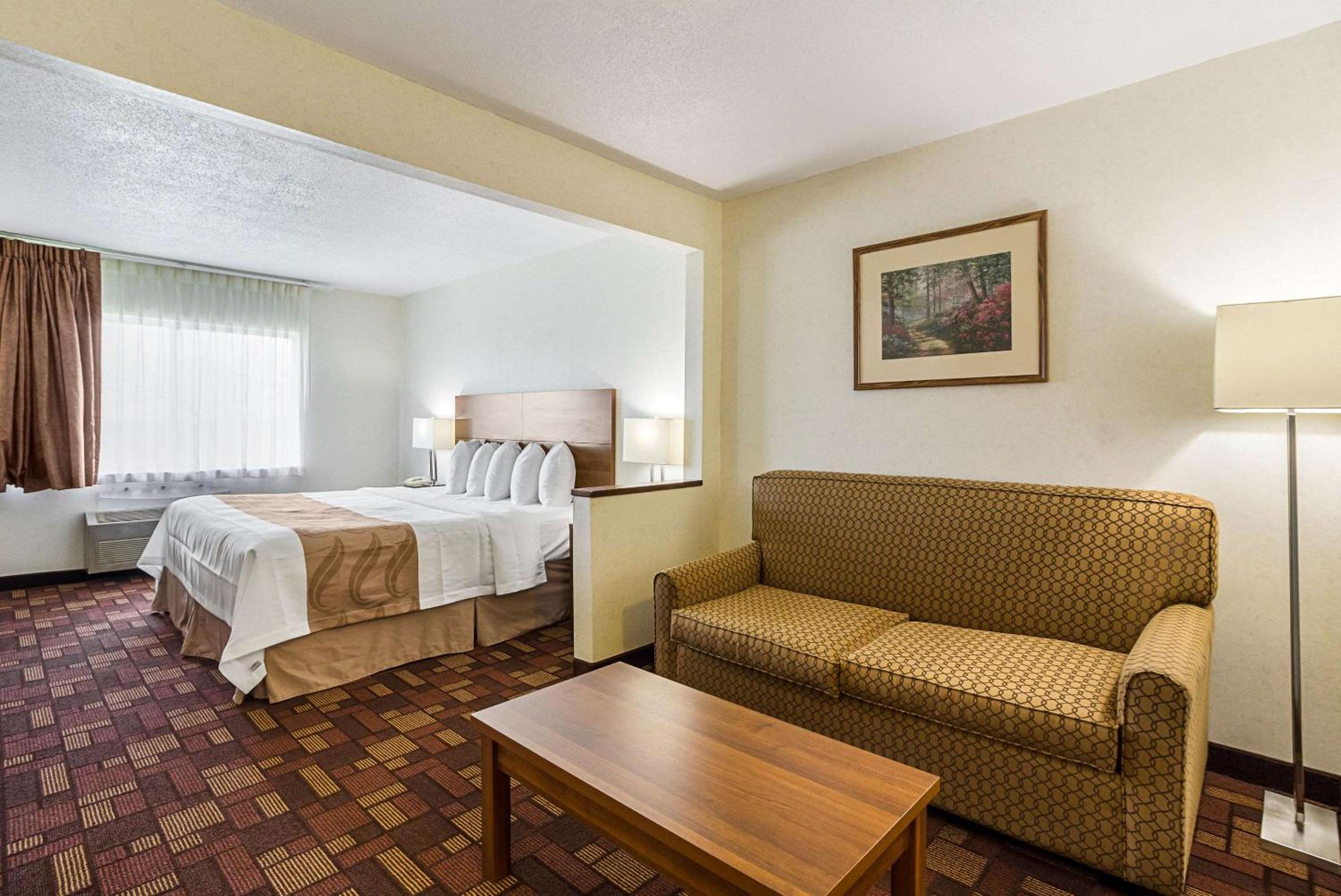King Suite - Non-Smoking - Photo 1