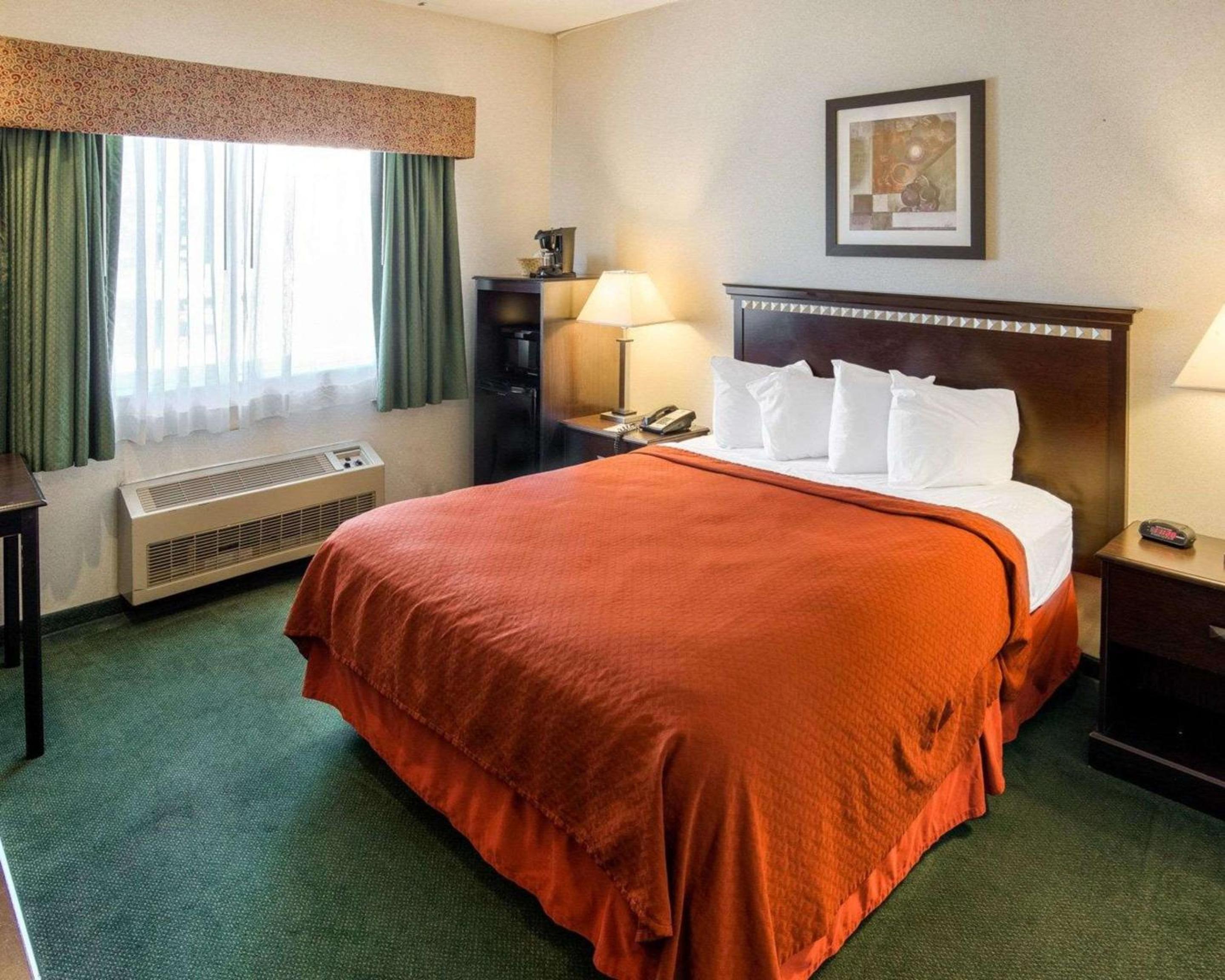 Queen Room - Accessible/Nonsmoking photo 3