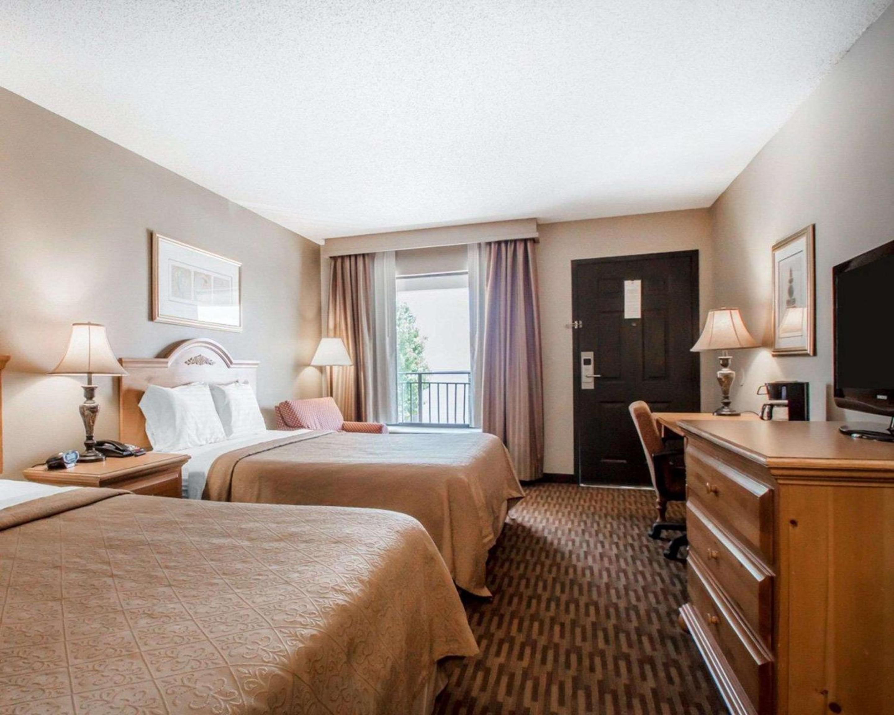 Queen Room with Two Queen Beds - Smoking photo 1