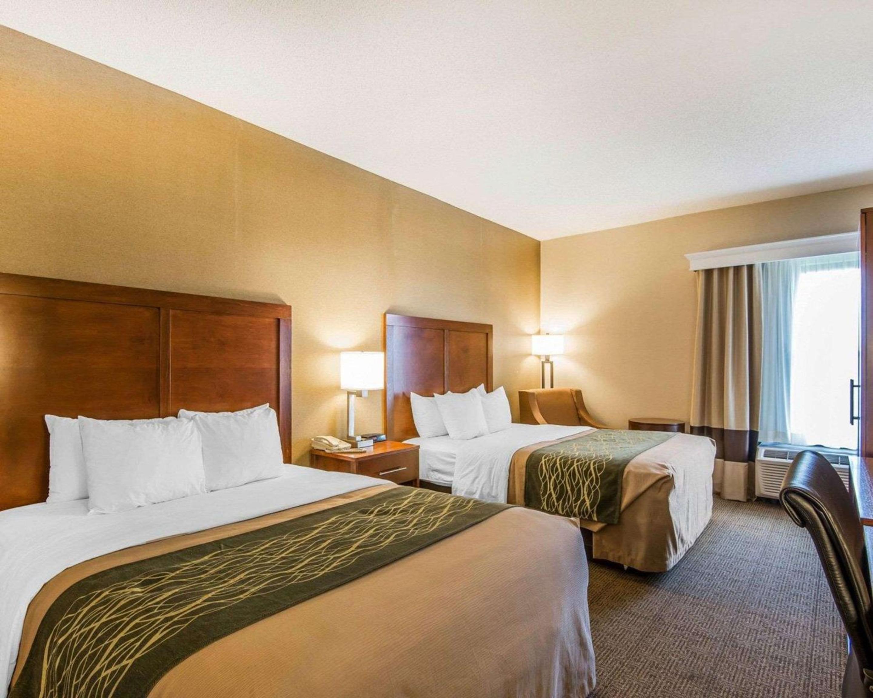 Queen Room with Two Queen Beds - Non-Smoking - Photo 1