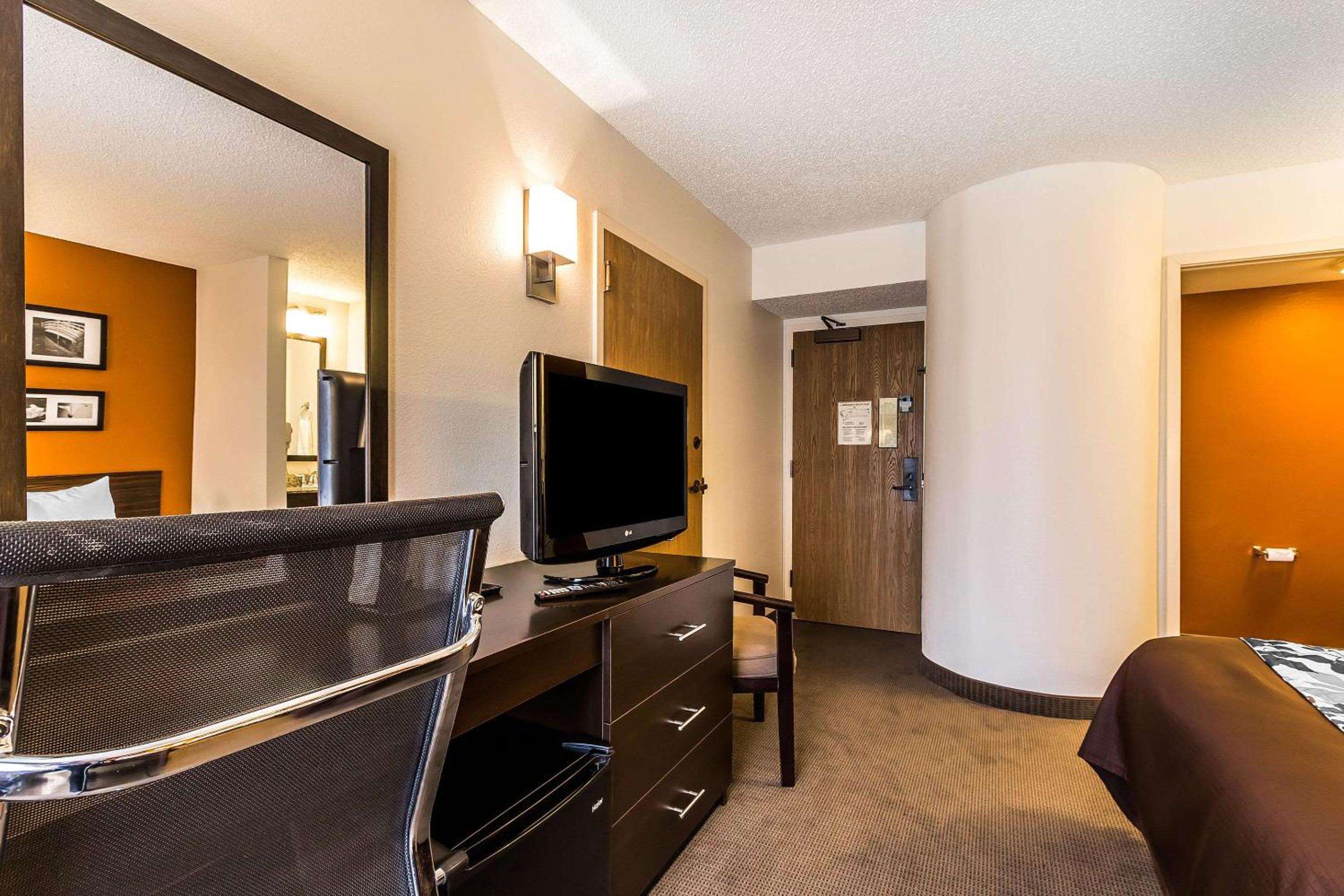 Queen Room - Accessible/Non-Smoking - Photo 5
