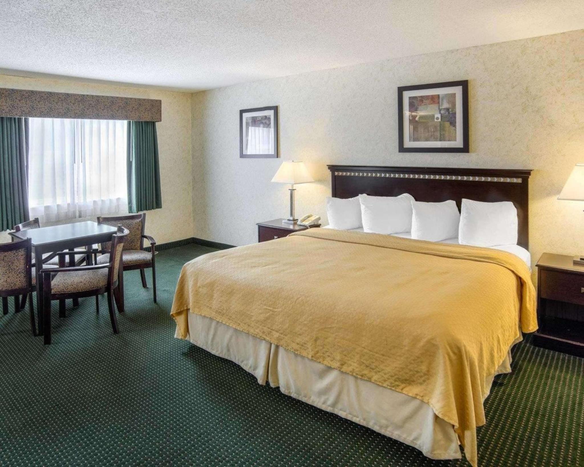 King Room - Non-Smoking - Photo 3