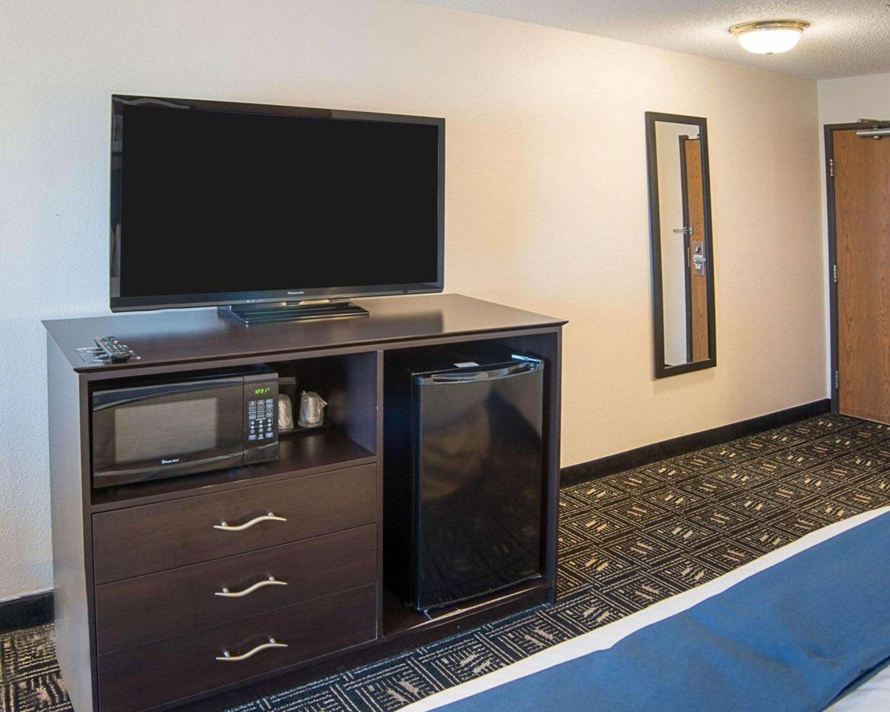King Room - Non-Smoking - Photo 3