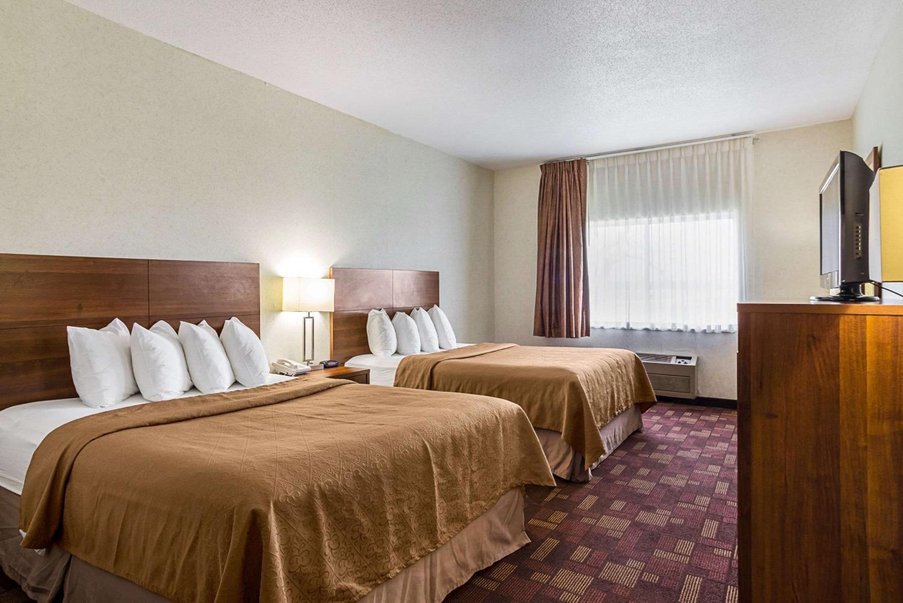 Queen Room with Two Queen Beds - Non-Smoking - Photo 1