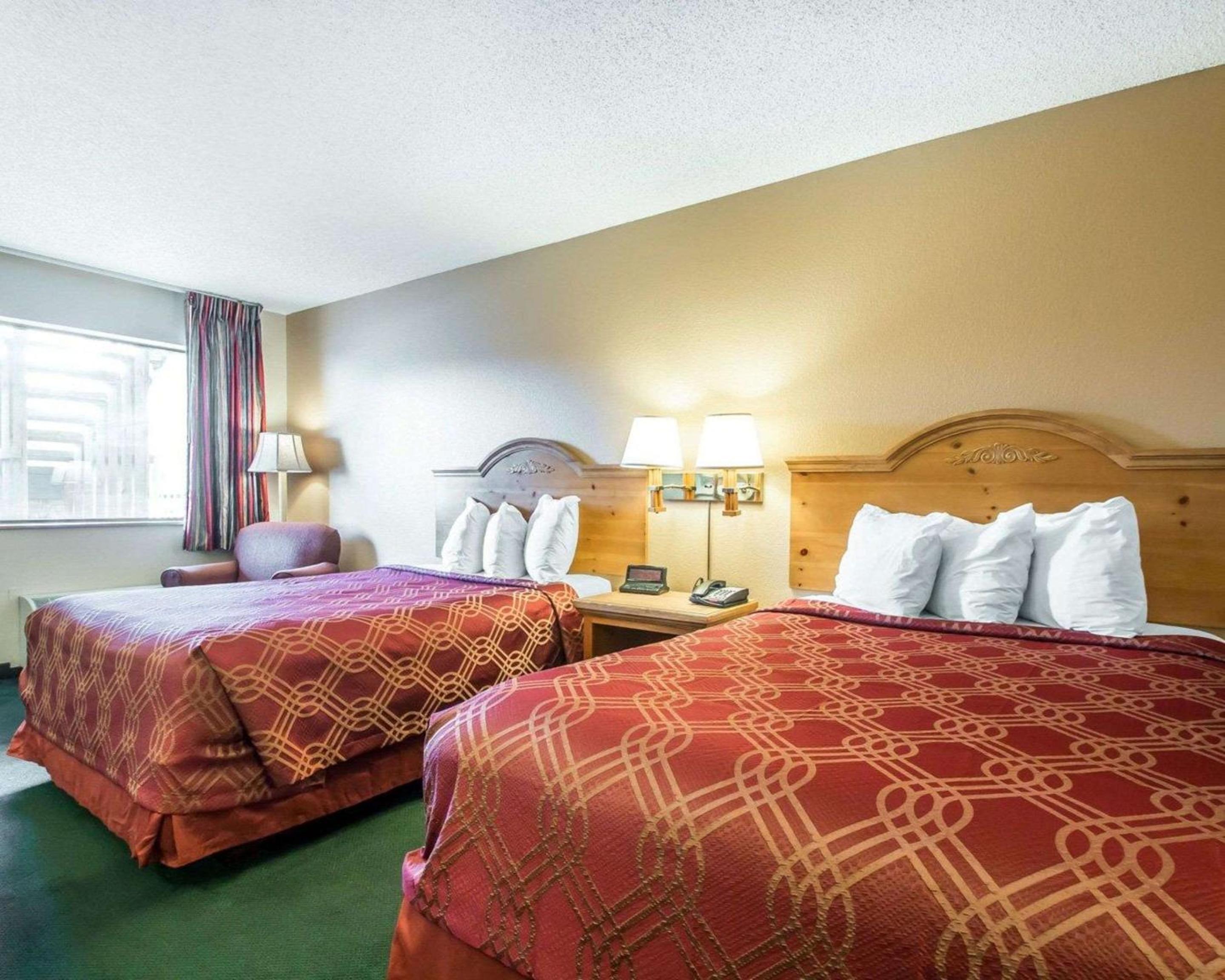 Double Room with Two Double Beds - Non-Smoking - Photo 2