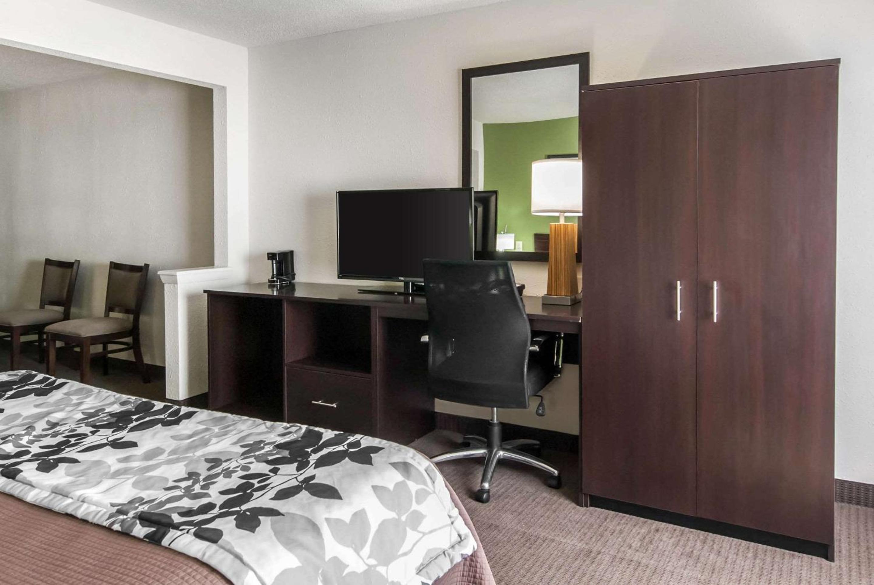 King Room - Accessible/Non-Smoking - Photo 1