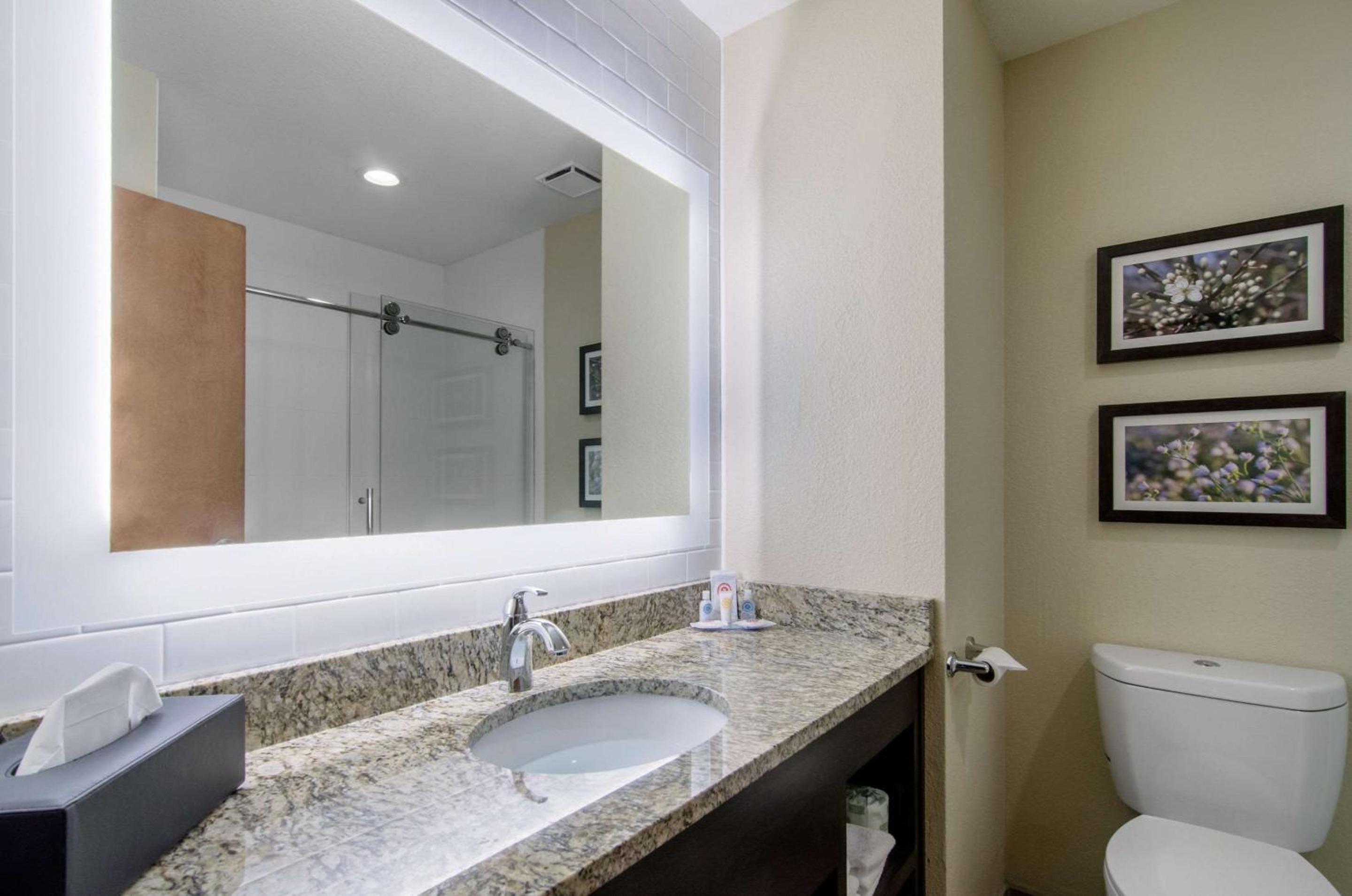 King Room - Accessible/Non-Smoking - Photo 3
