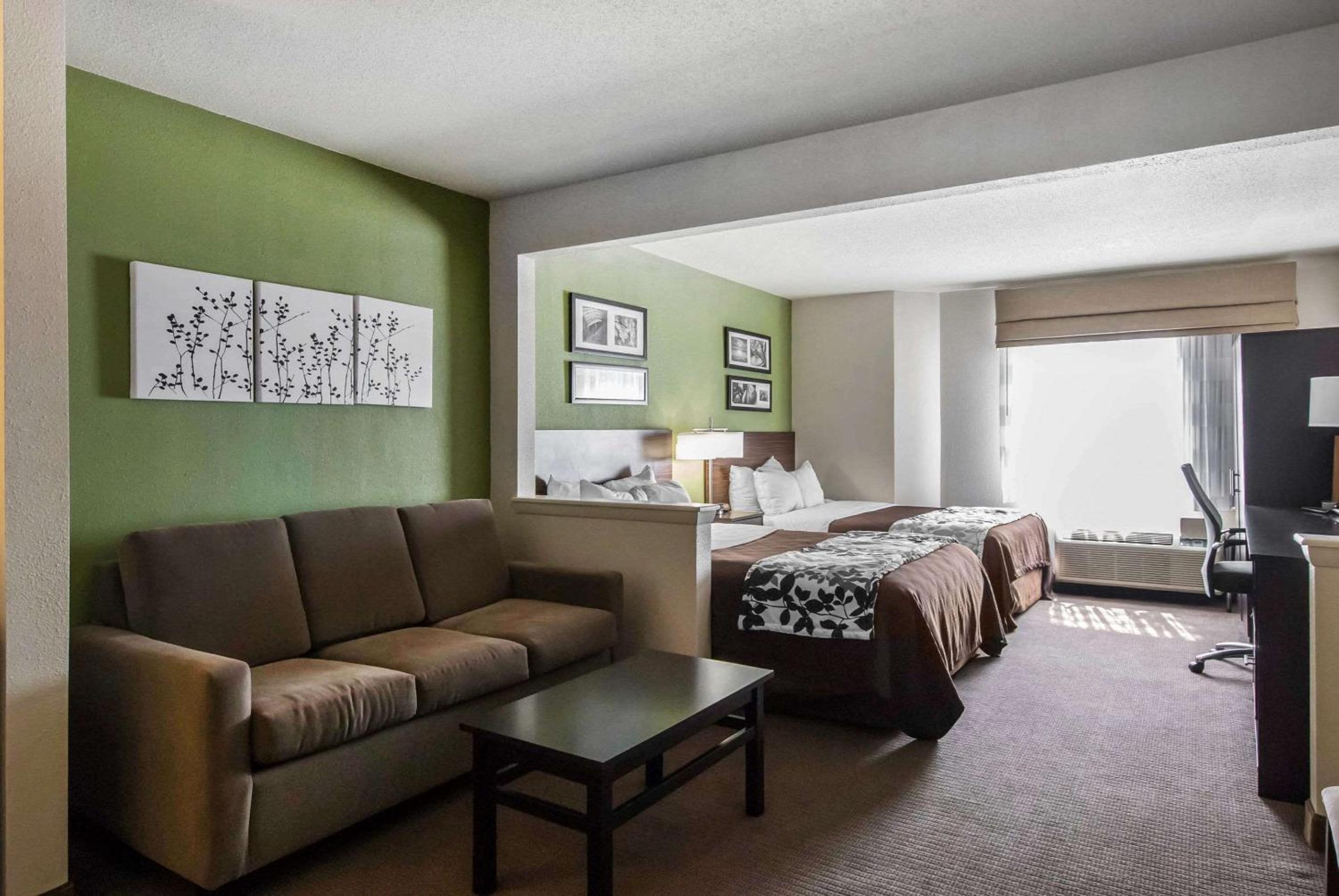 Queen Suite - Non-Smoking - Photo 4