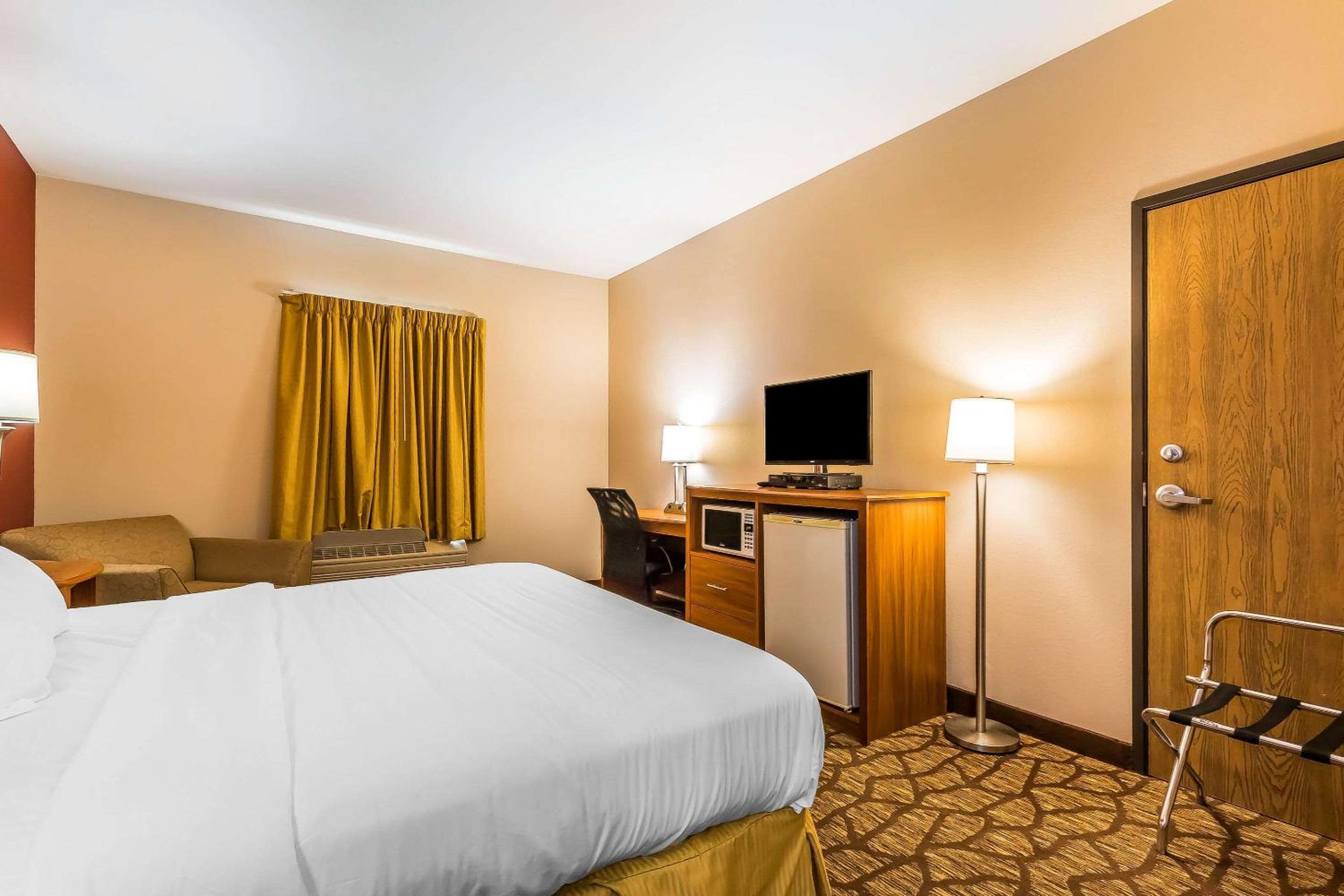 King Room - Accessible/Non-Smoking photo 1