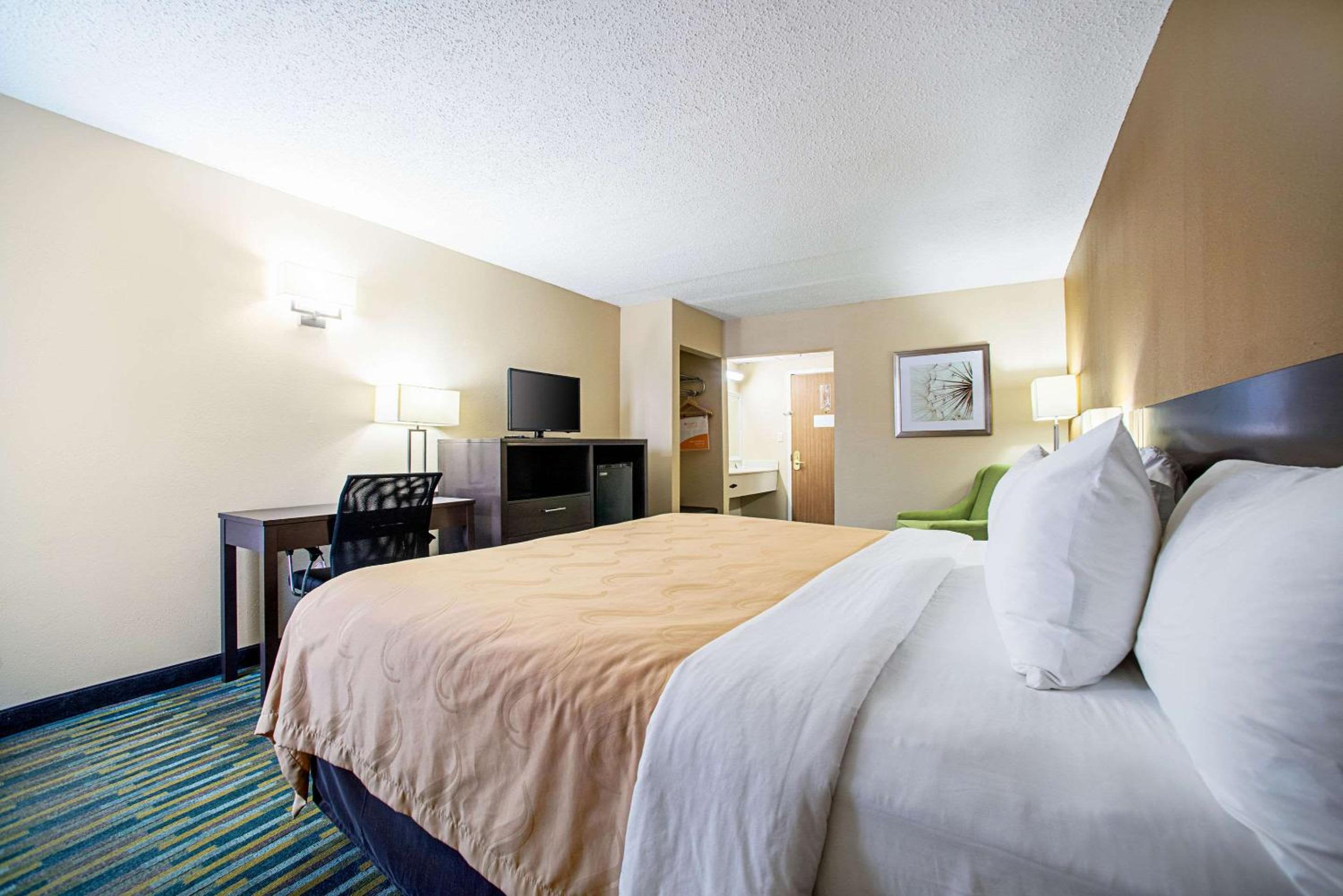 King Room - Non-Smoking - Photo 1