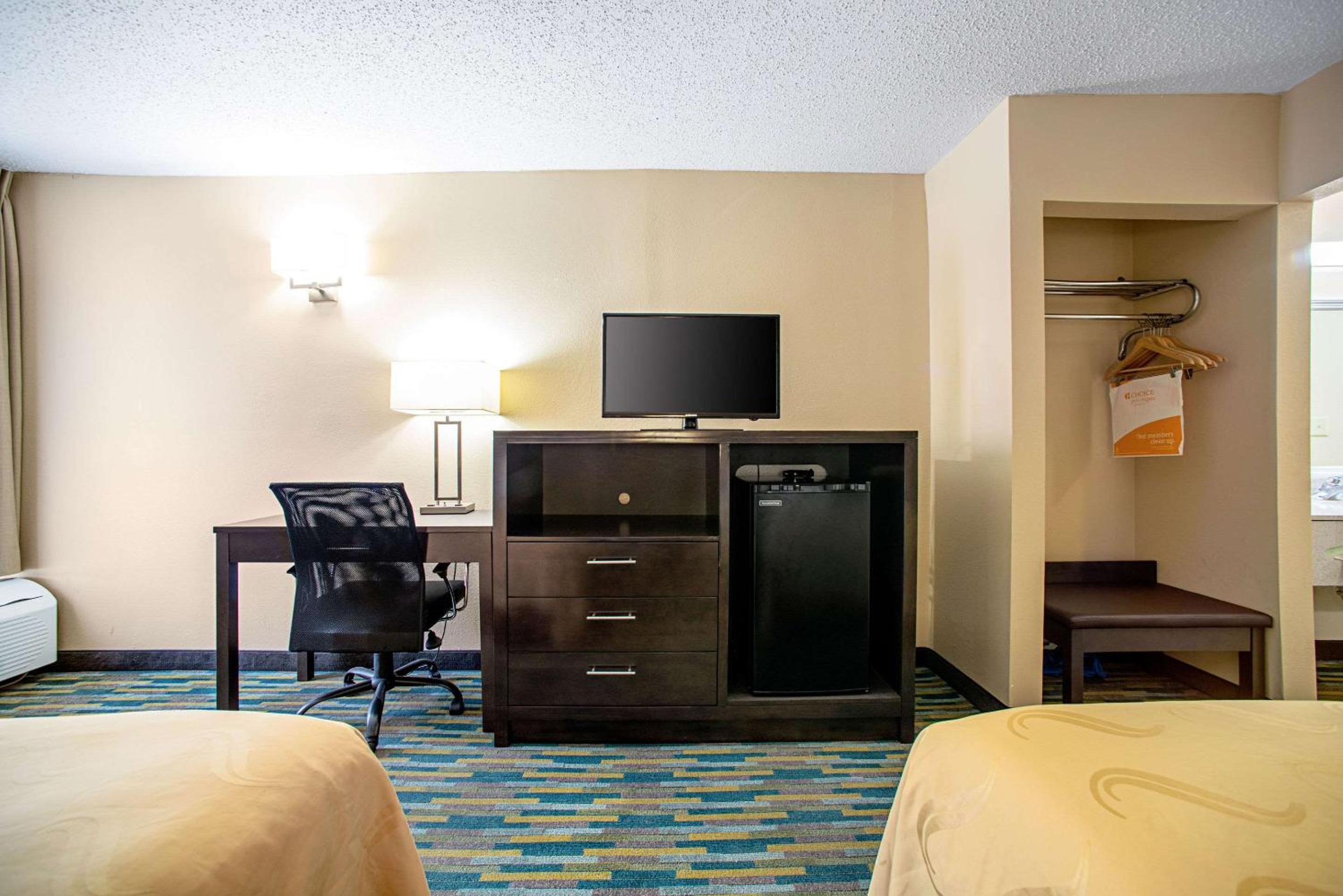 Double Room with Two Double Beds - Non-Smoking - Photo 1
