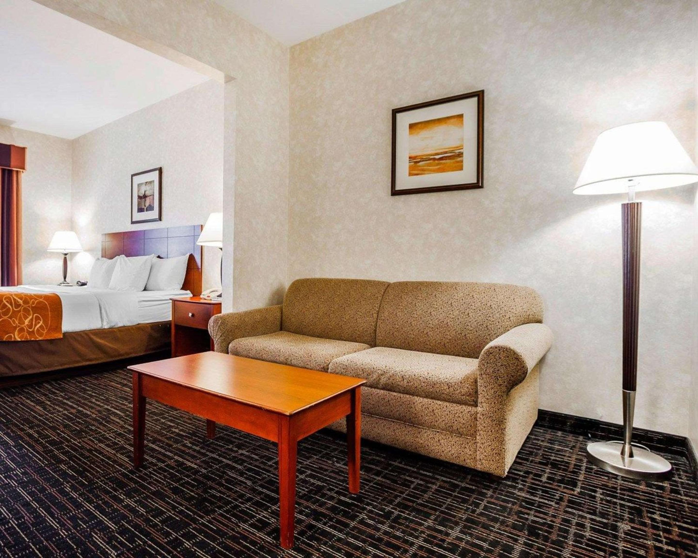 King Suite - Non-Smoking - Photo 2
