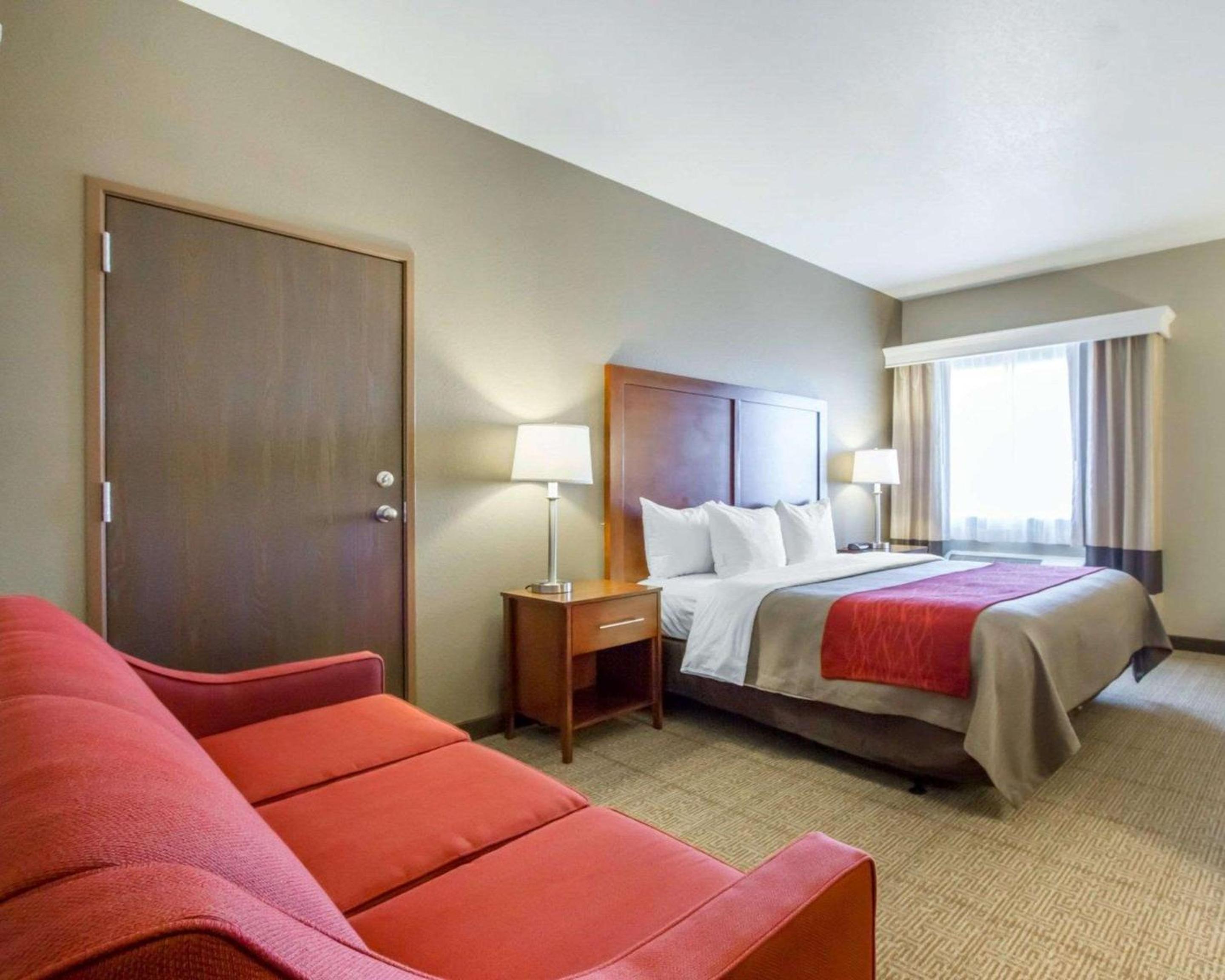 King Suite - Non-Smoking - Photo 3