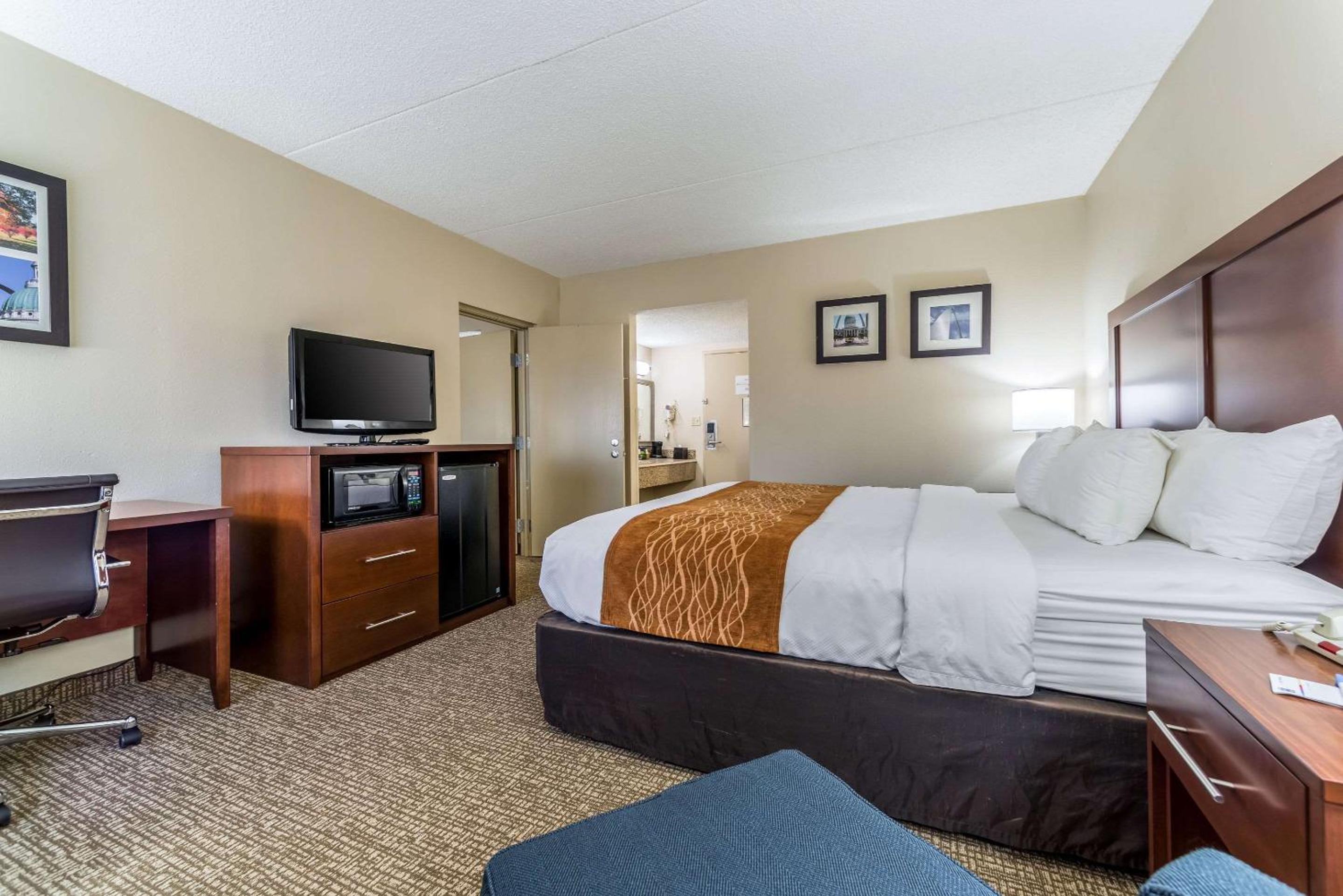 King Room - Non-Smoking - Photo 4