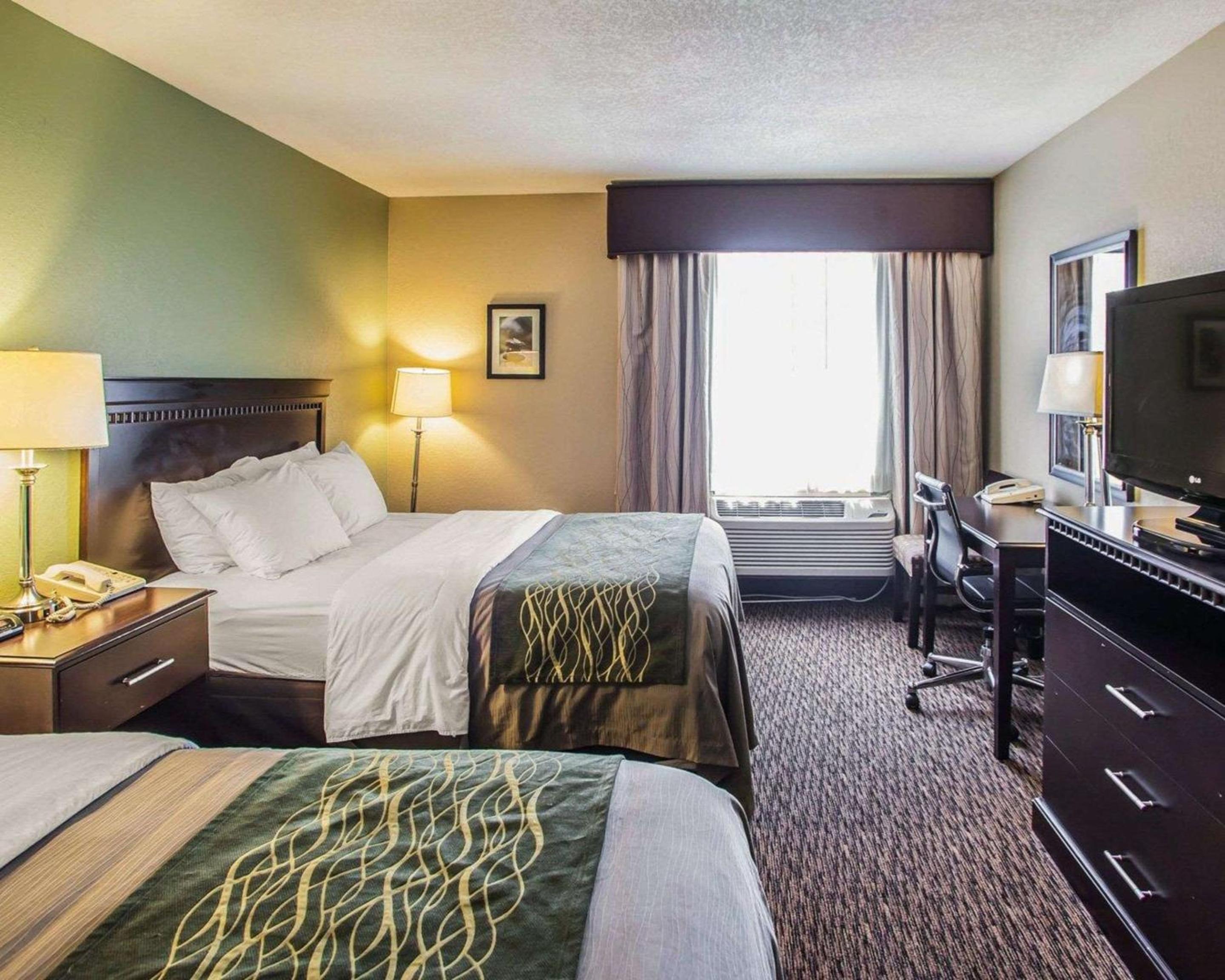 Standard Queen Room with Two Queen Beds - Non-Smoking - Photo 1