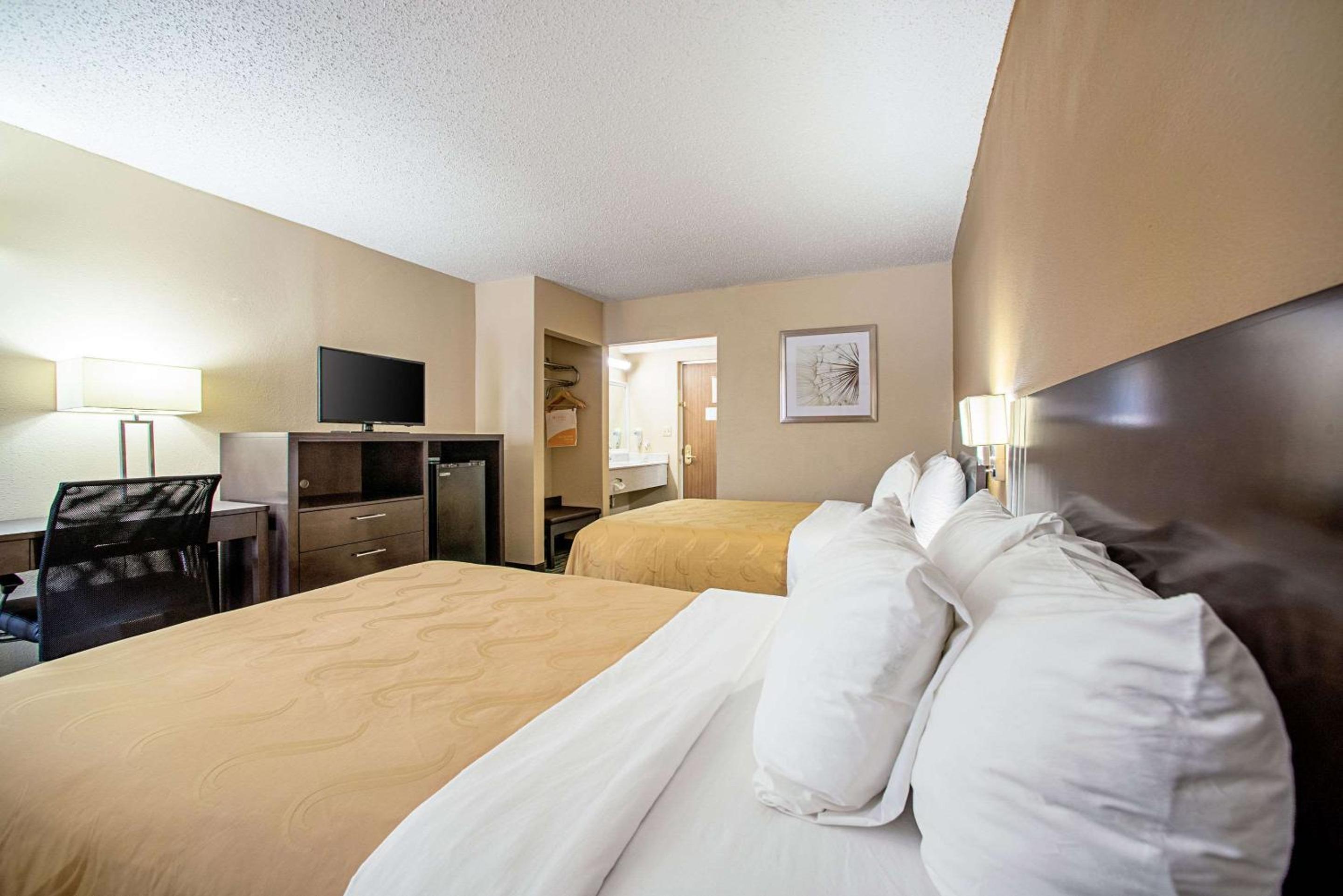 Double Room with Two Double Beds - Non-Smoking - Photo 2