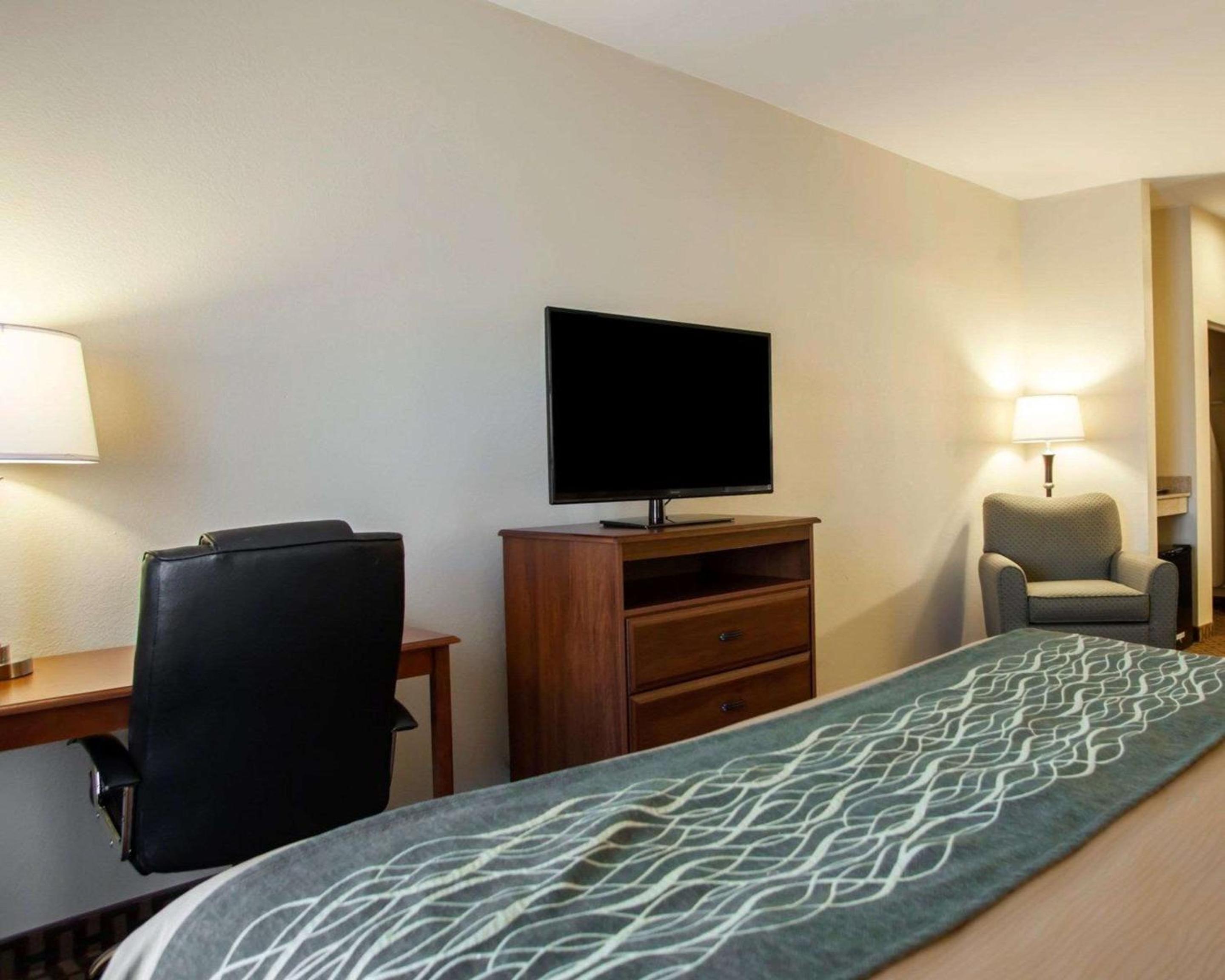 King Suite - Non-Smoking - Photo 1