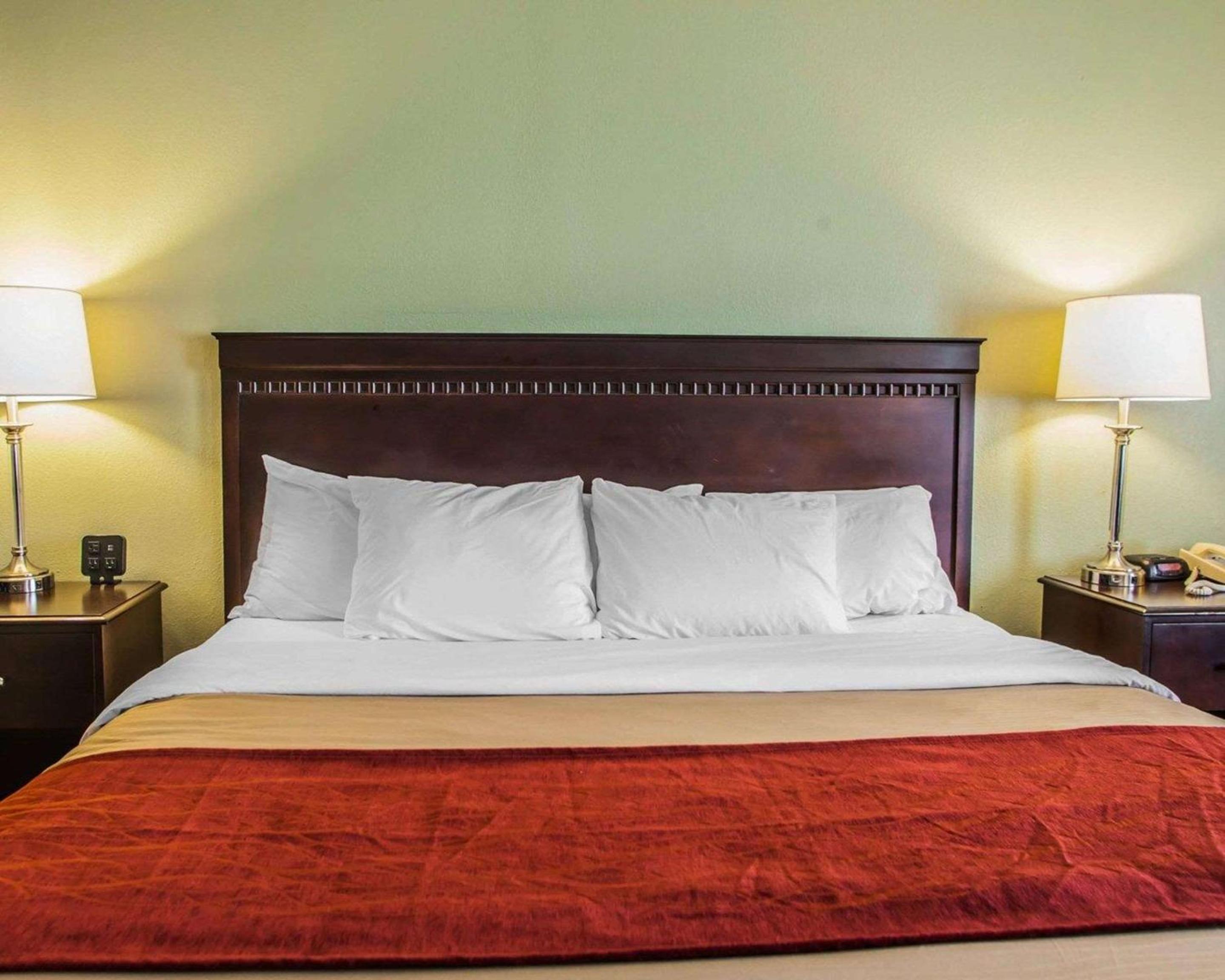 King Room - Non-Smoking - Photo 2