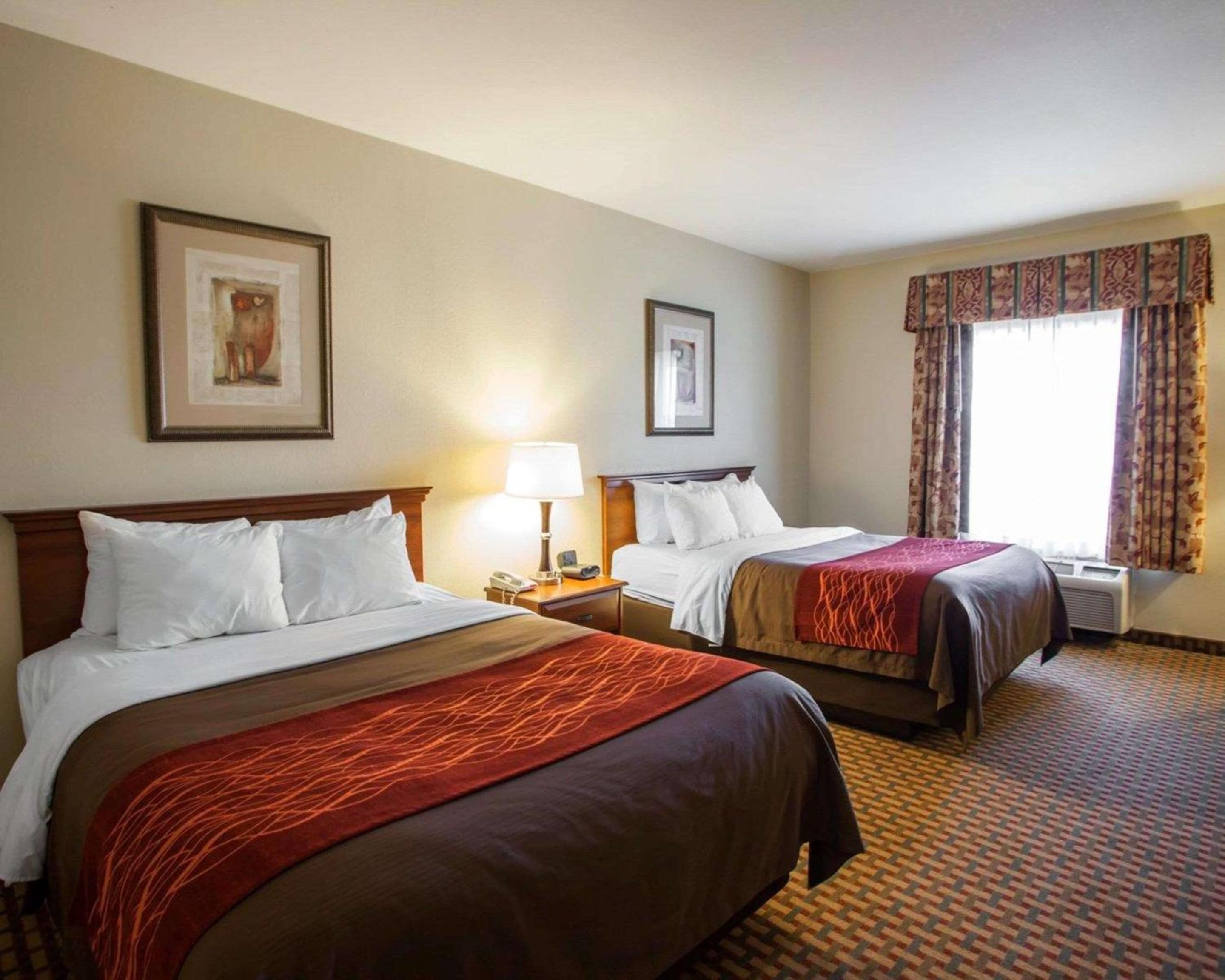 Queen Room with Two Queen Beds - Non-Smoking - Photo 1