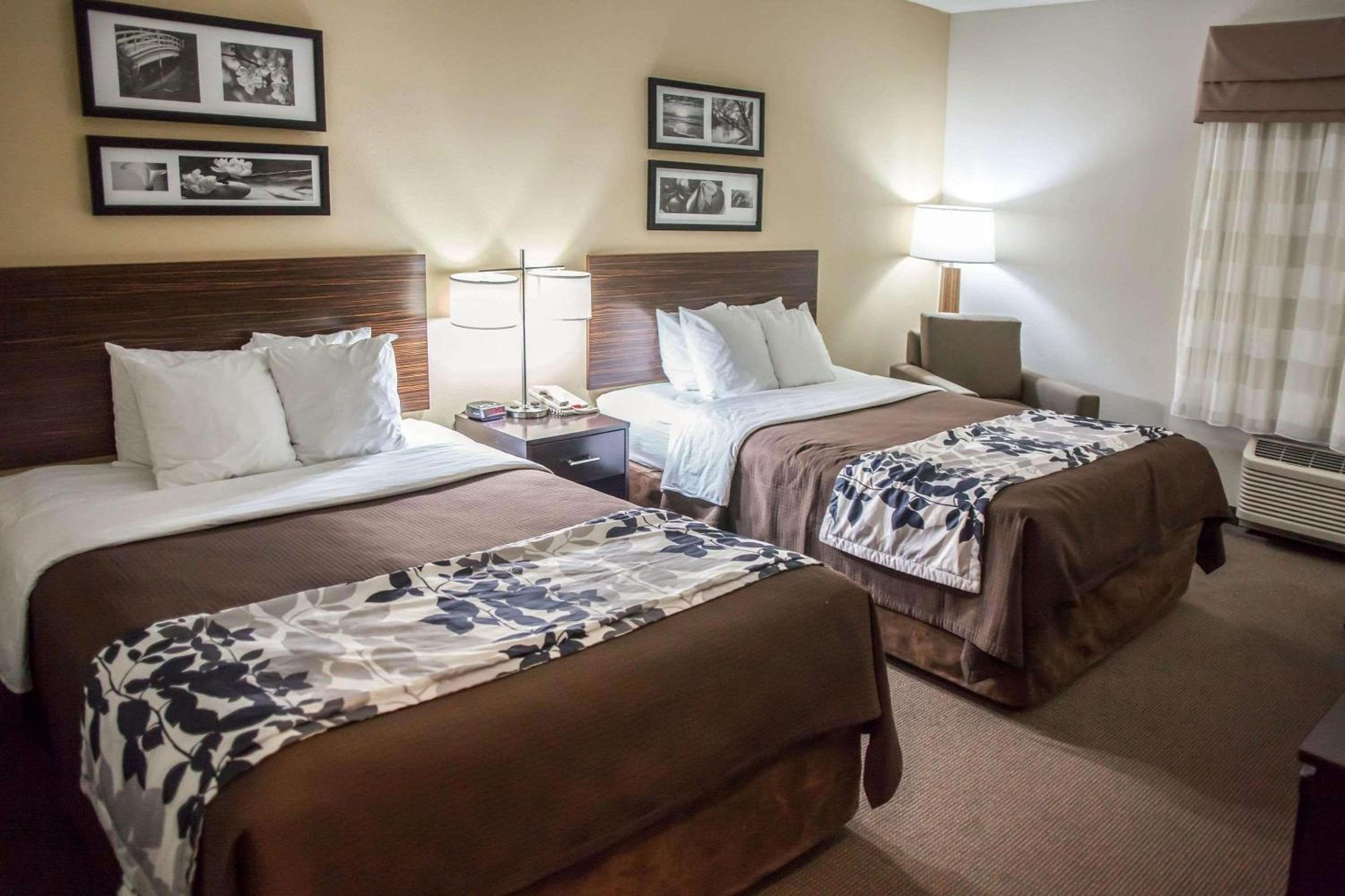 Queen Room with Two Queen Beds - Disability Access/Non-Smoking - Photo 3
