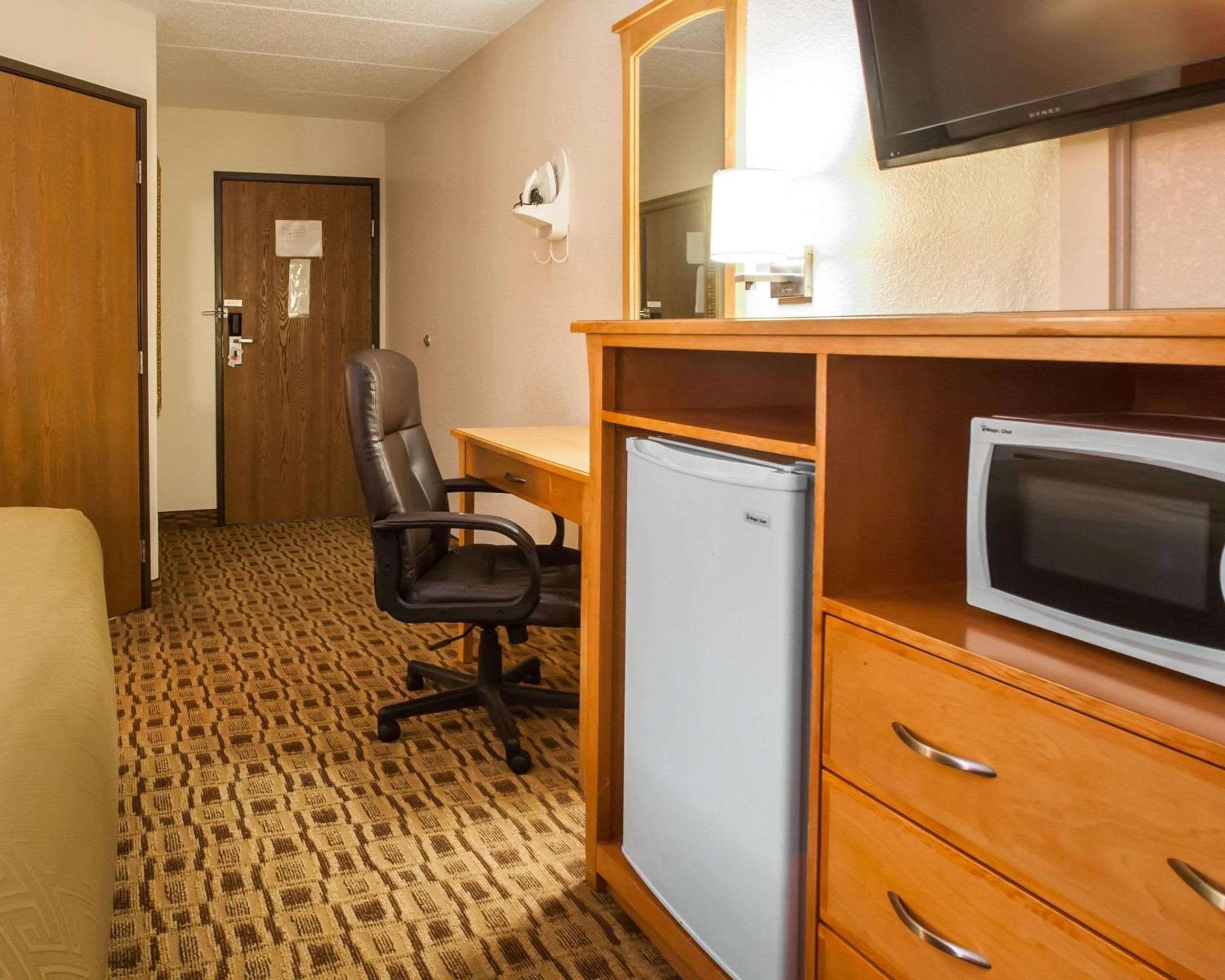 King Room - Non-Smoking - Photo 2