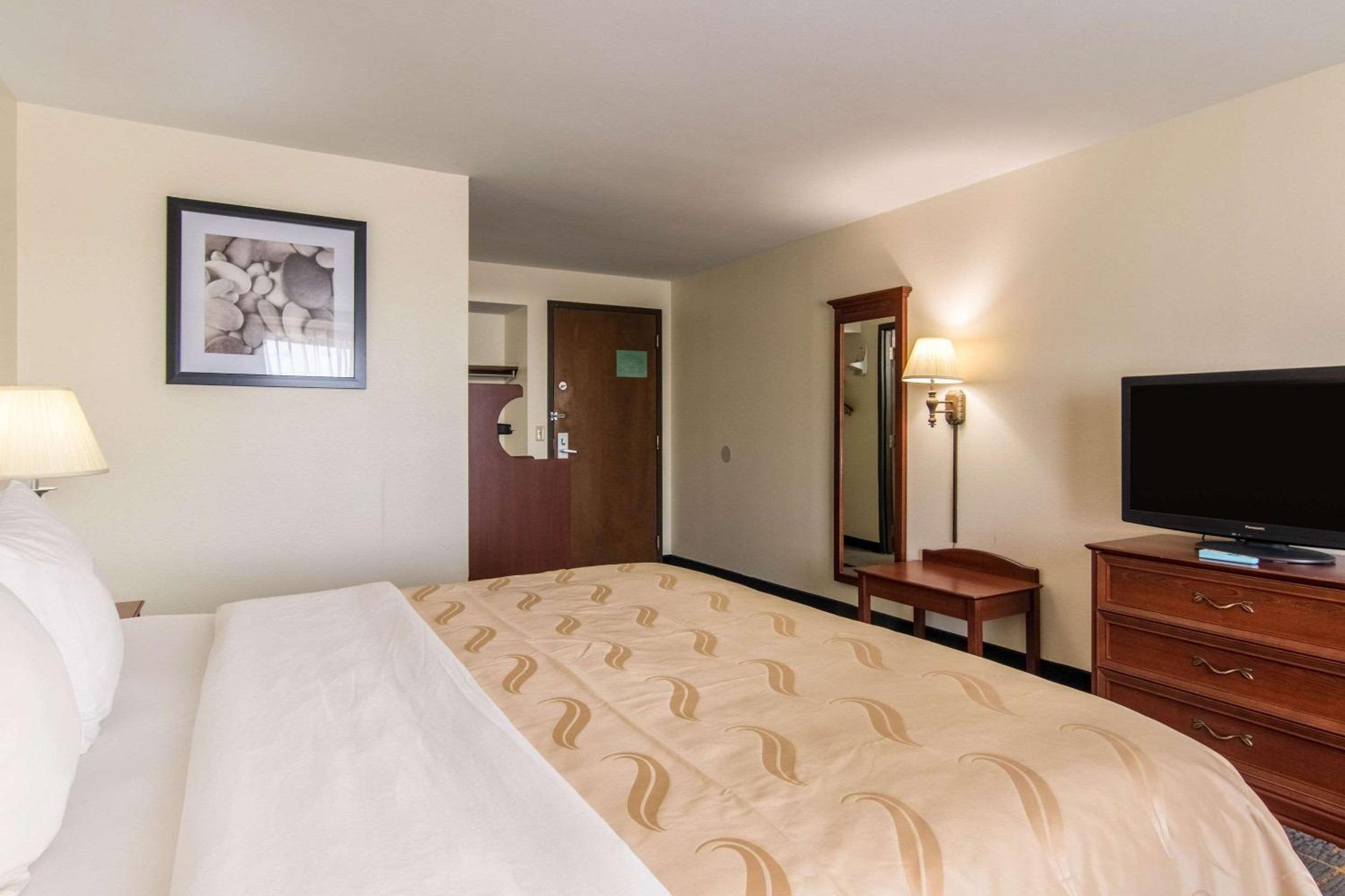 King Room - Non-Smoking - Photo 1