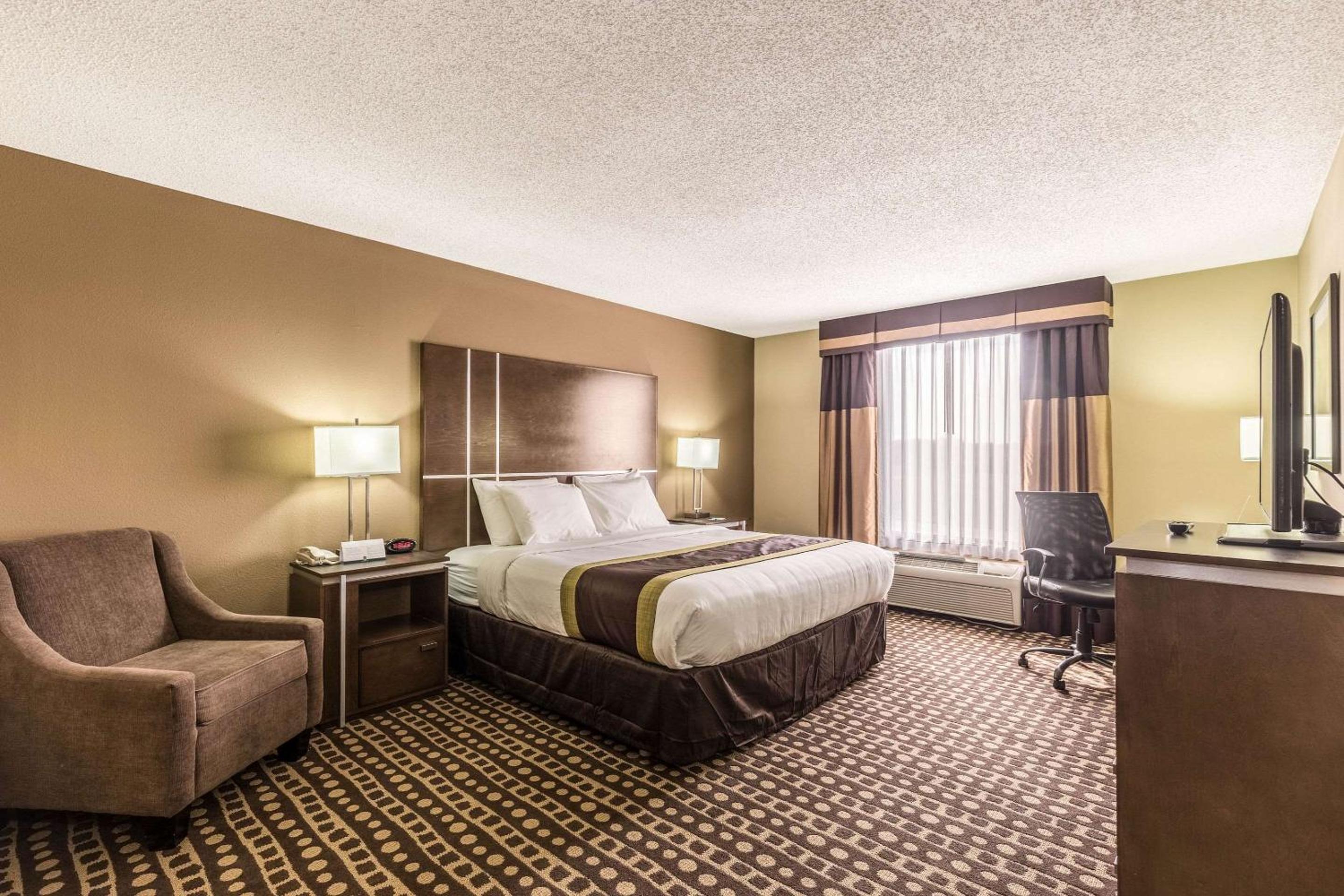 King Room - Accessible/Non-Smoking - Photo 3