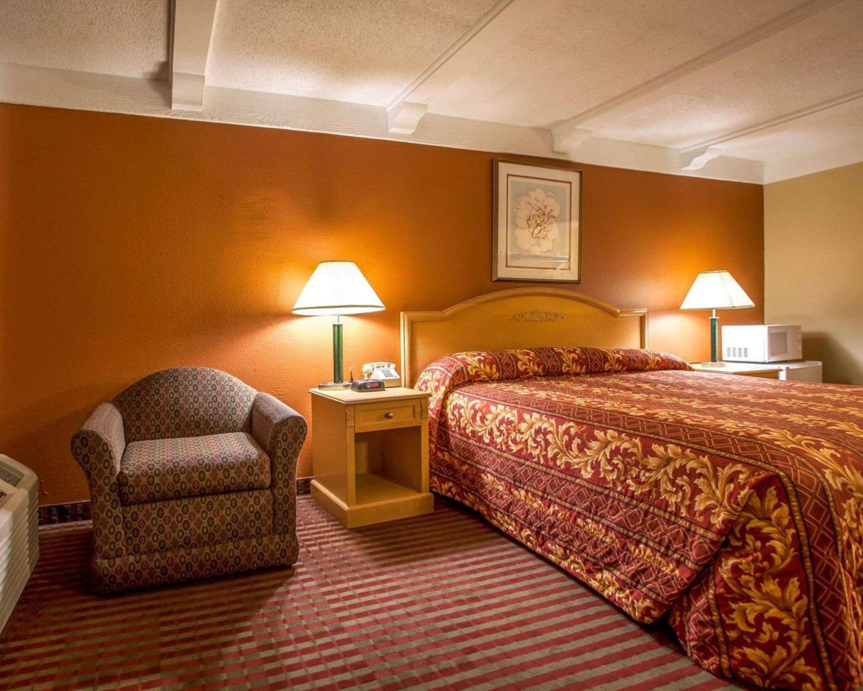 King Room - Non-Smoking - Photo 1