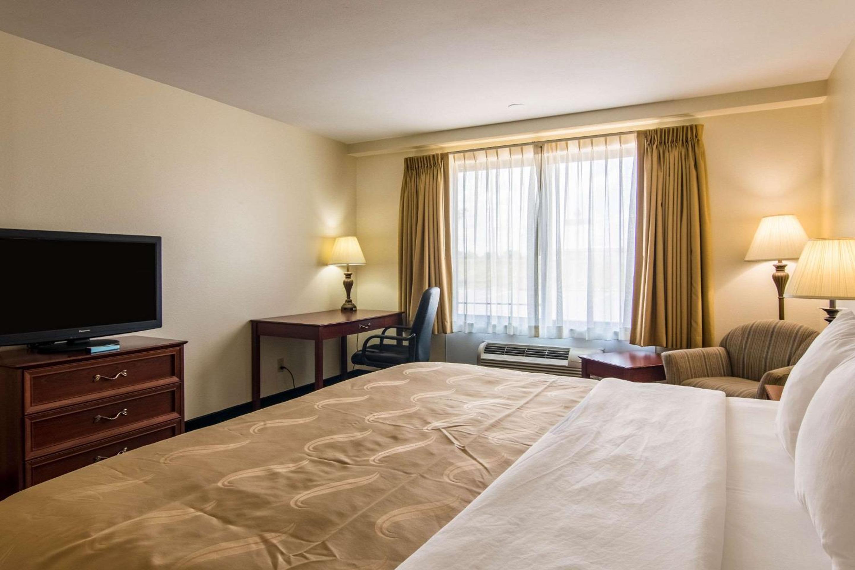 King Room - Non-Smoking - Photo 7