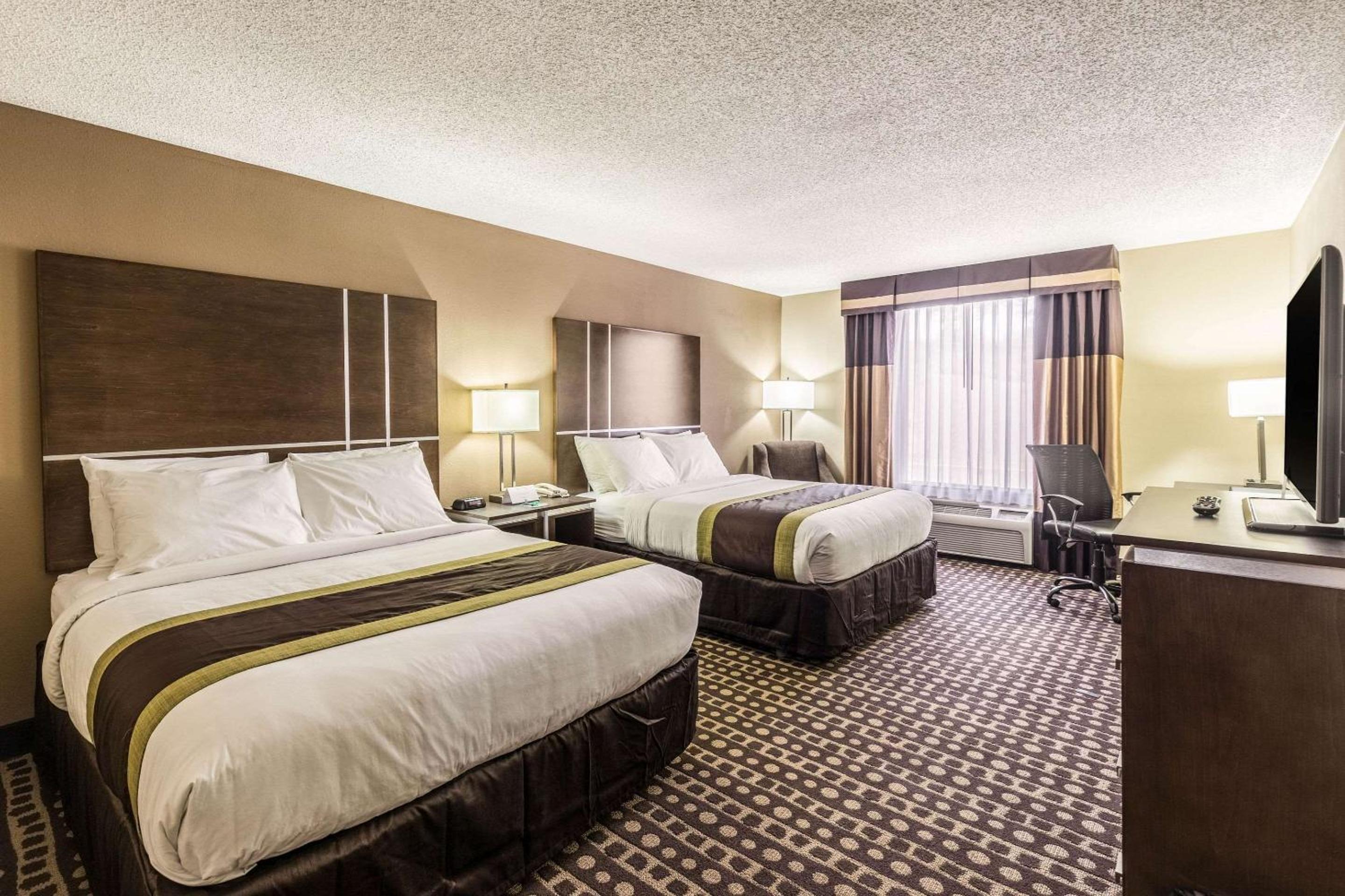 Queen Room with Two Queen Beds - Photo 1