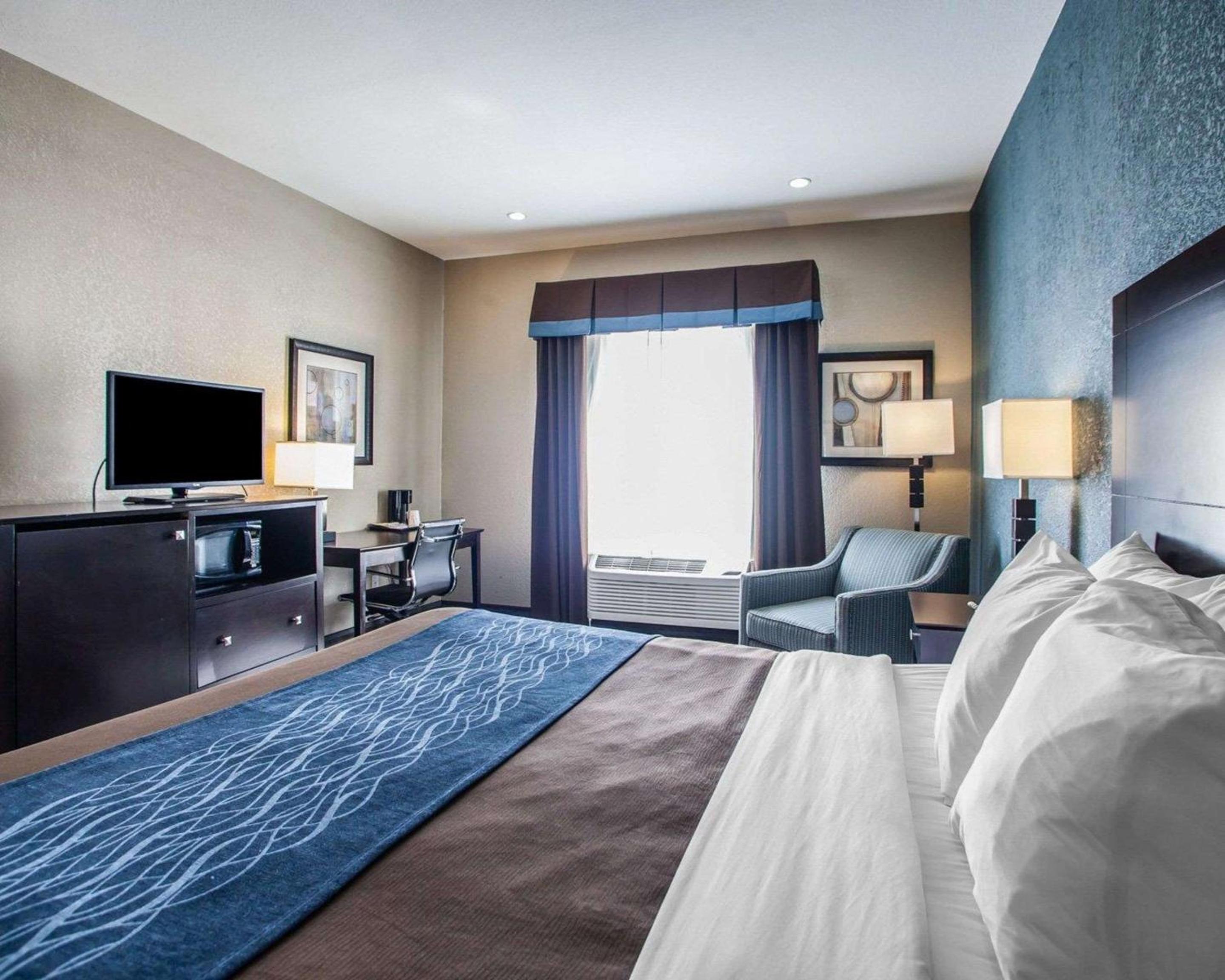 King Room - Accessible/Non-Smoking - Photo 2