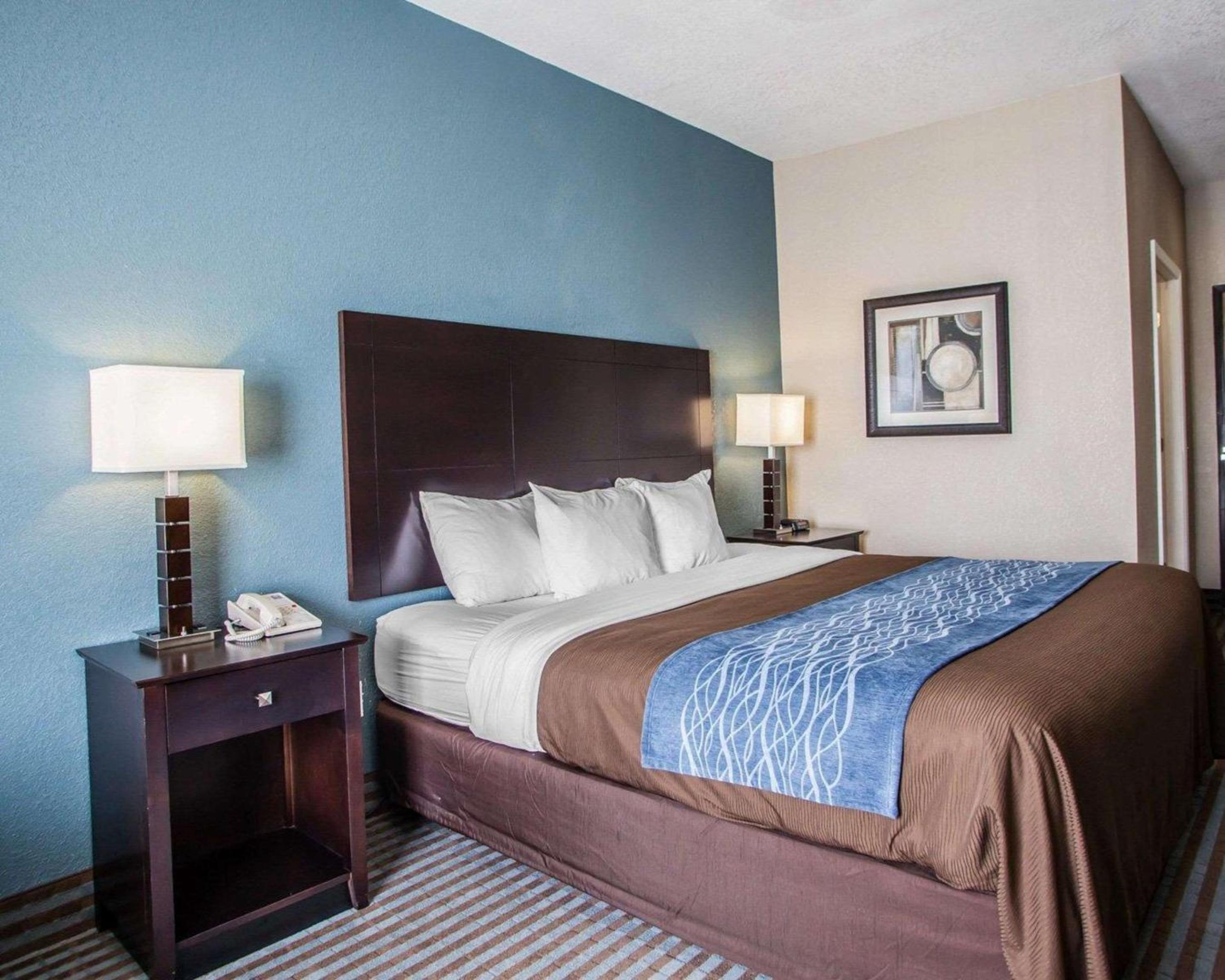 King Room - Accessible/Non-Smoking - Photo 10