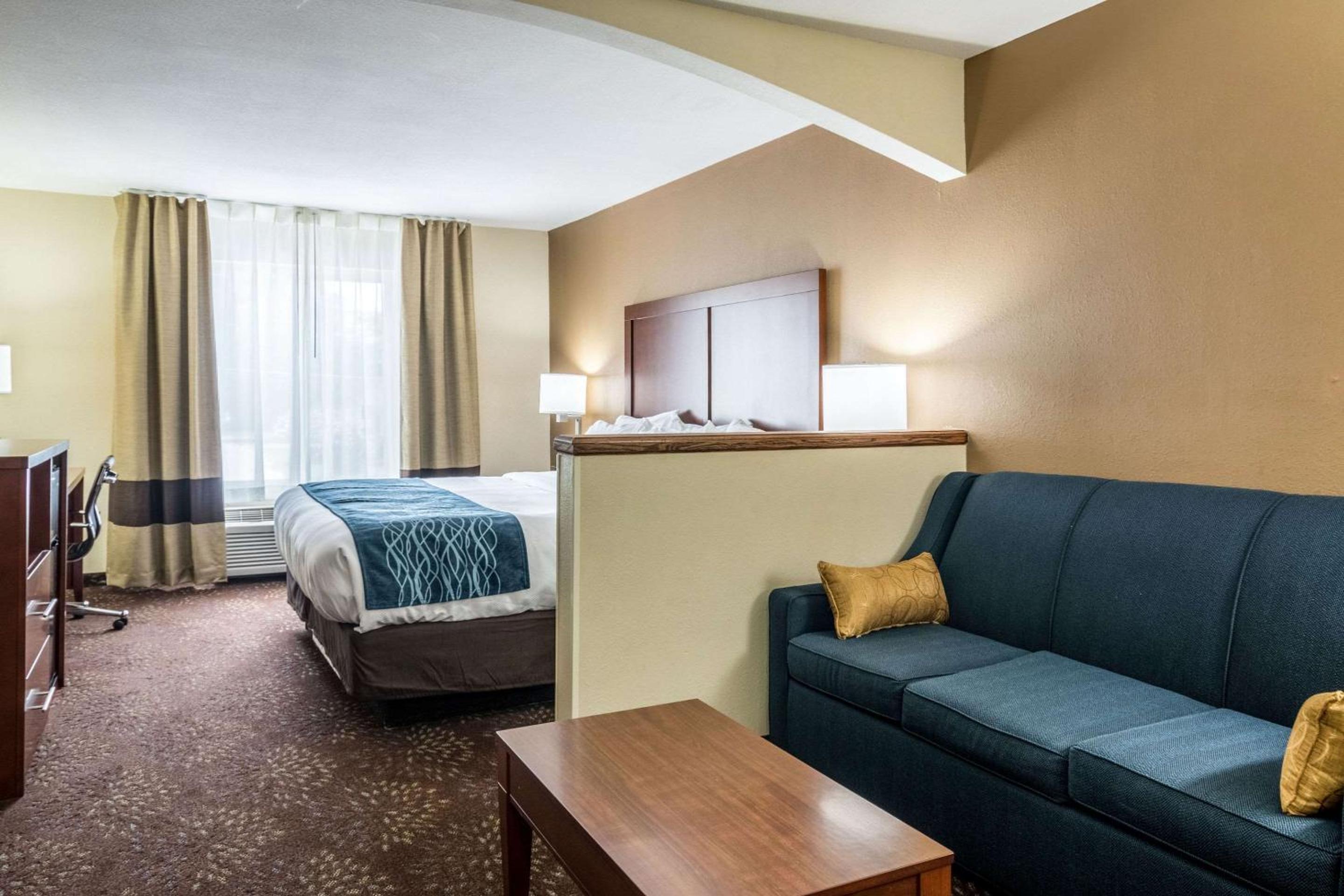 King Suite with Sofa Bed - Non-Smoking photo 1