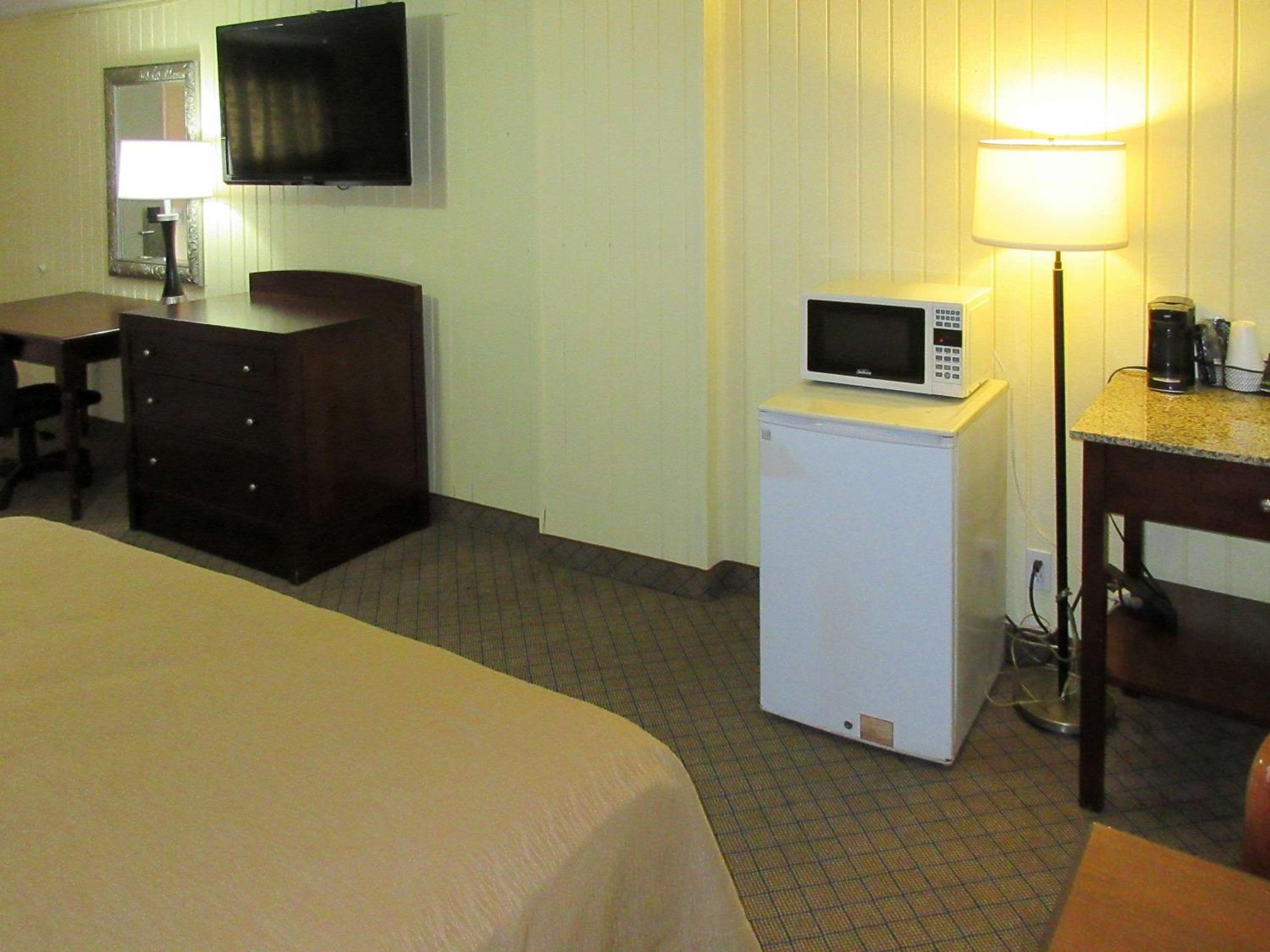 King Room with Two King Beds - Non-Smoking photo 2