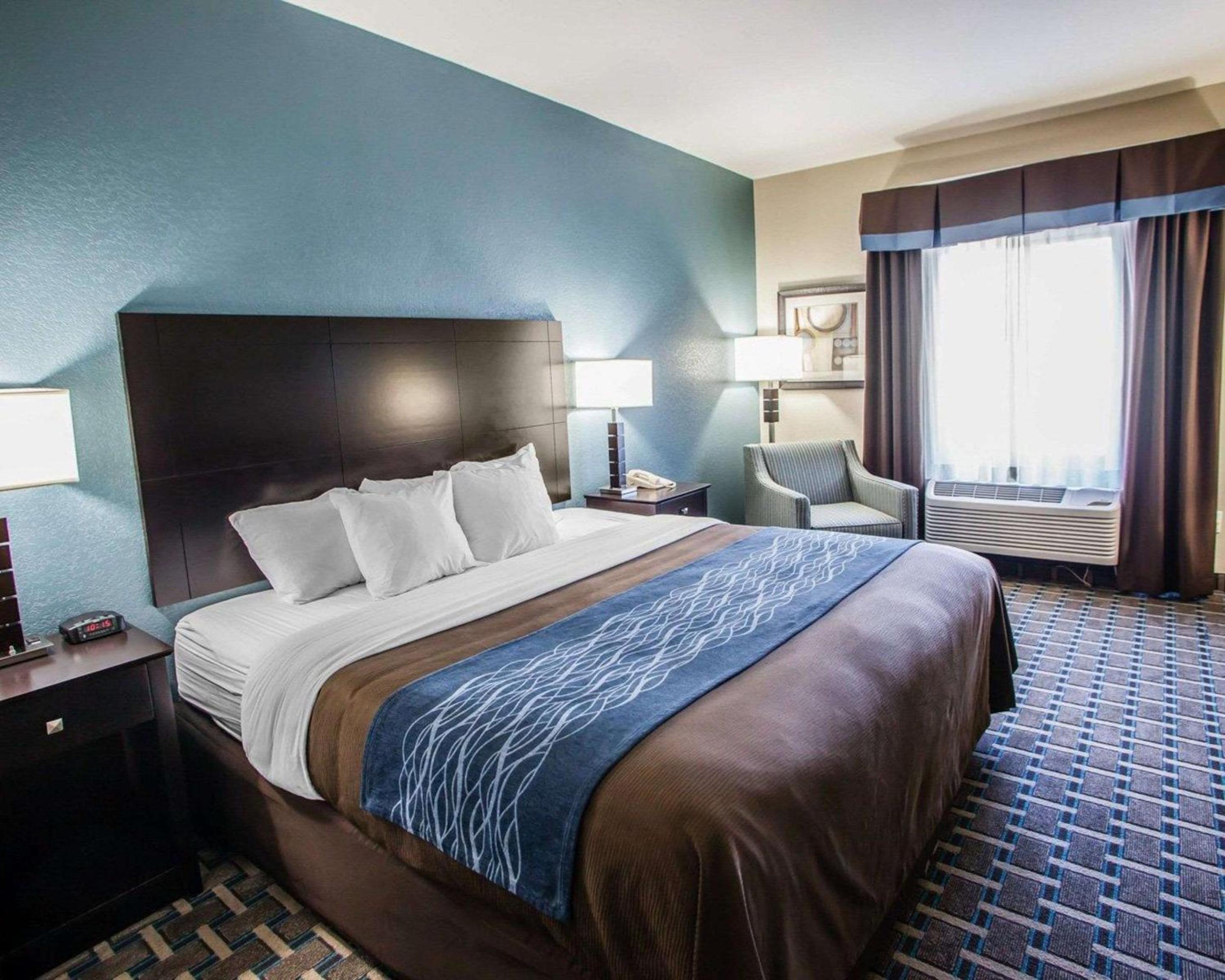 King Room - Accessible/Non-Smoking - Photo 8