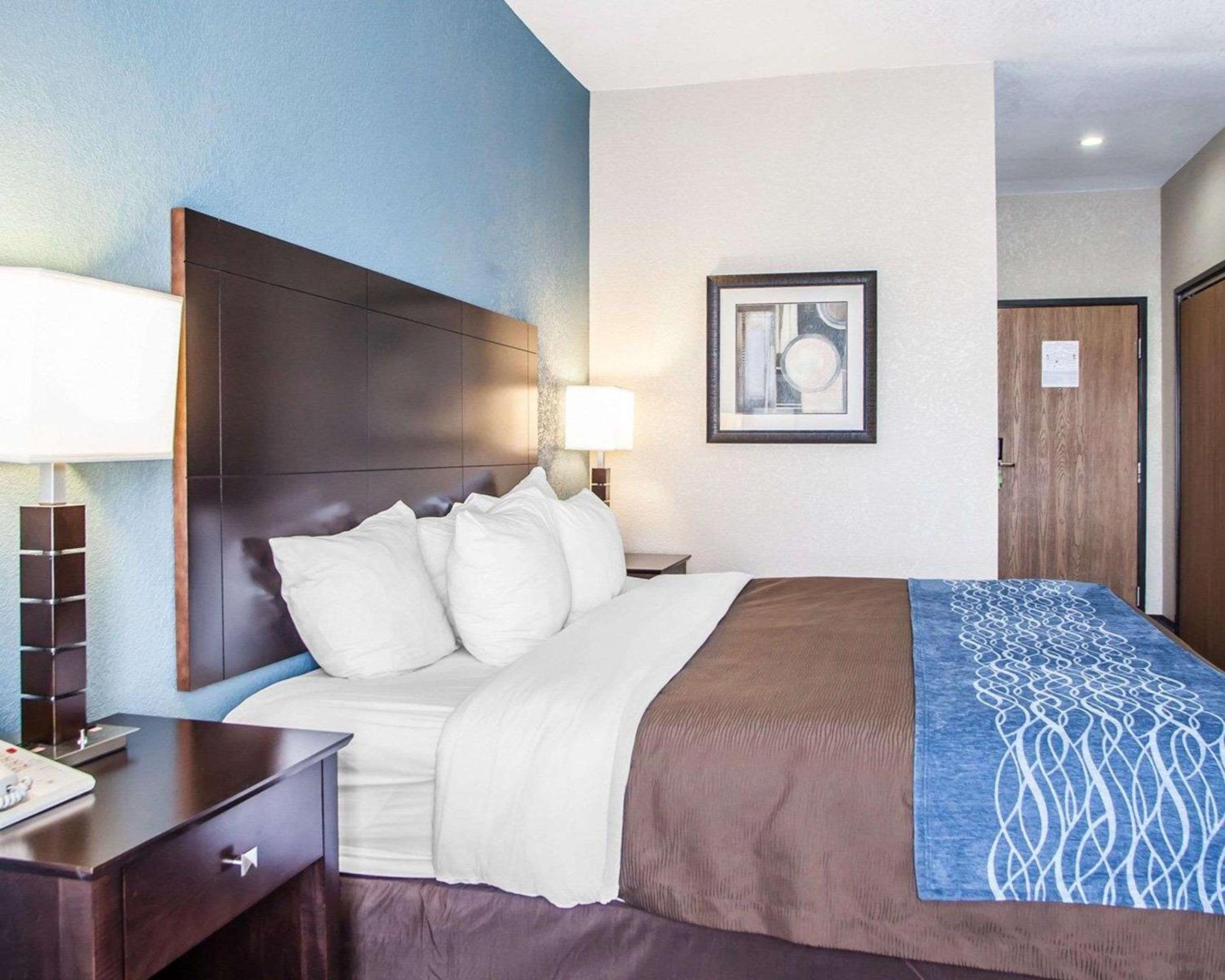King Room - Accessible/Non-Smoking - Photo 7
