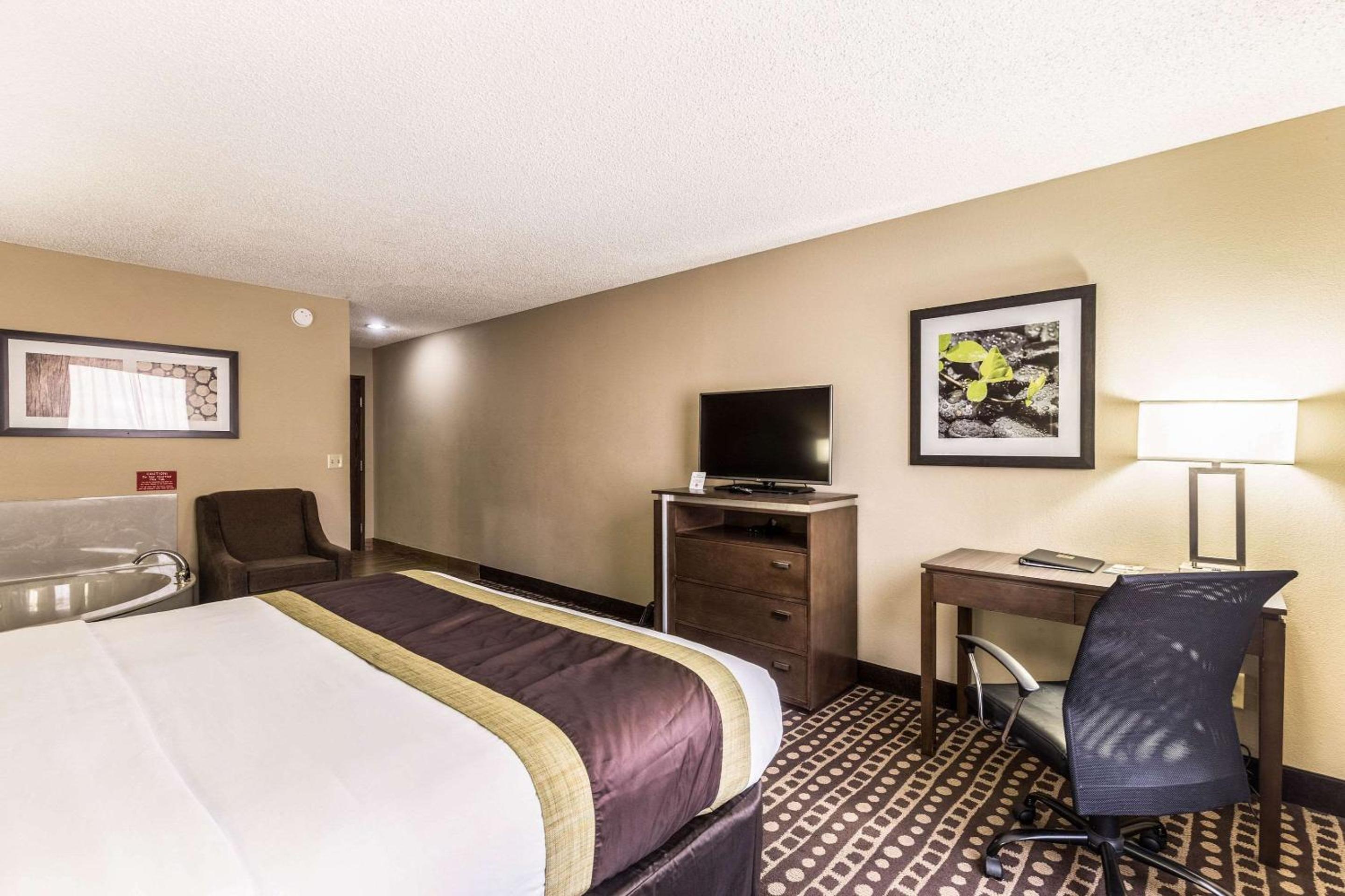 King Room - Accessible/Non-Smoking - Photo 5
