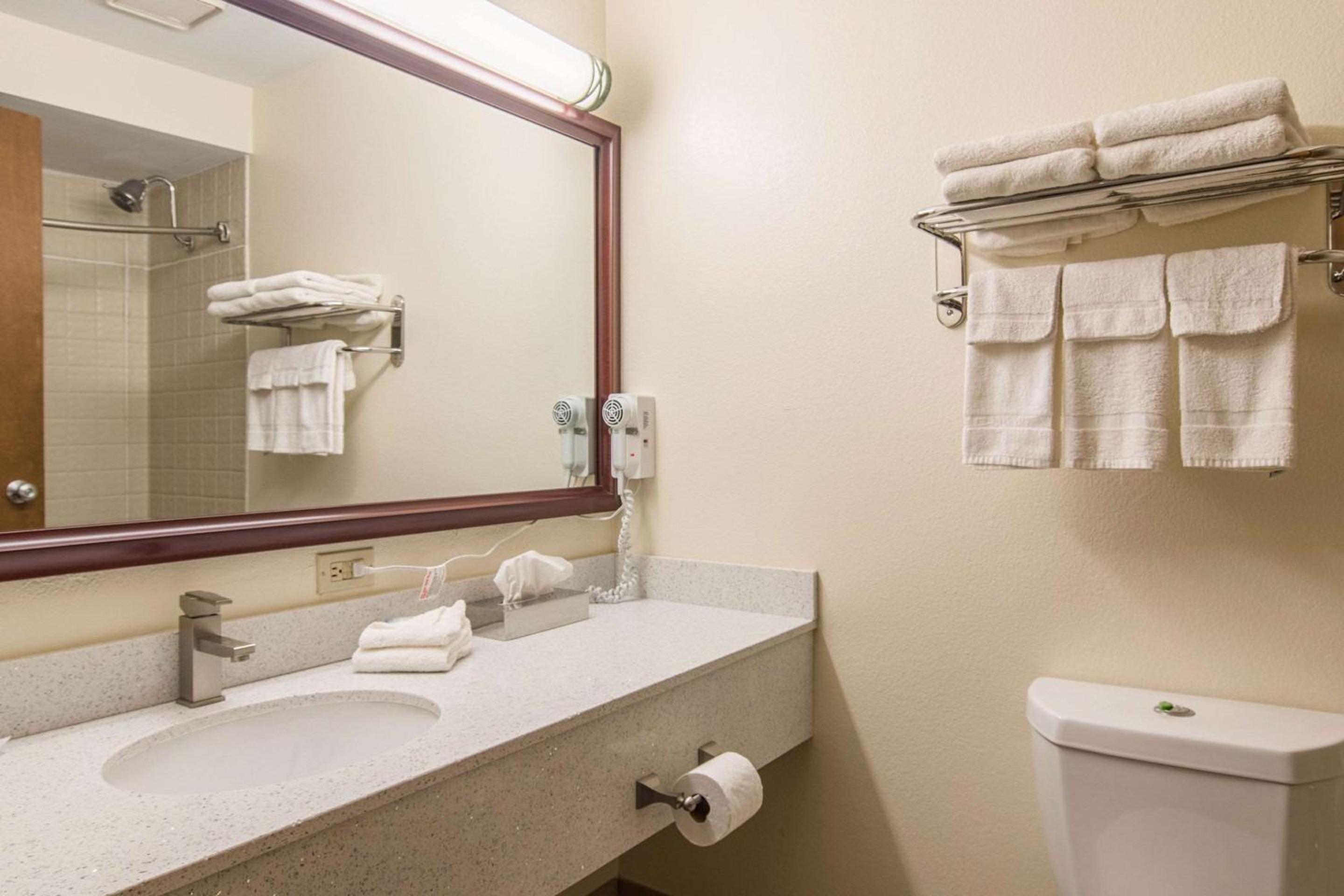 King Room - Non-Smoking - Photo 2