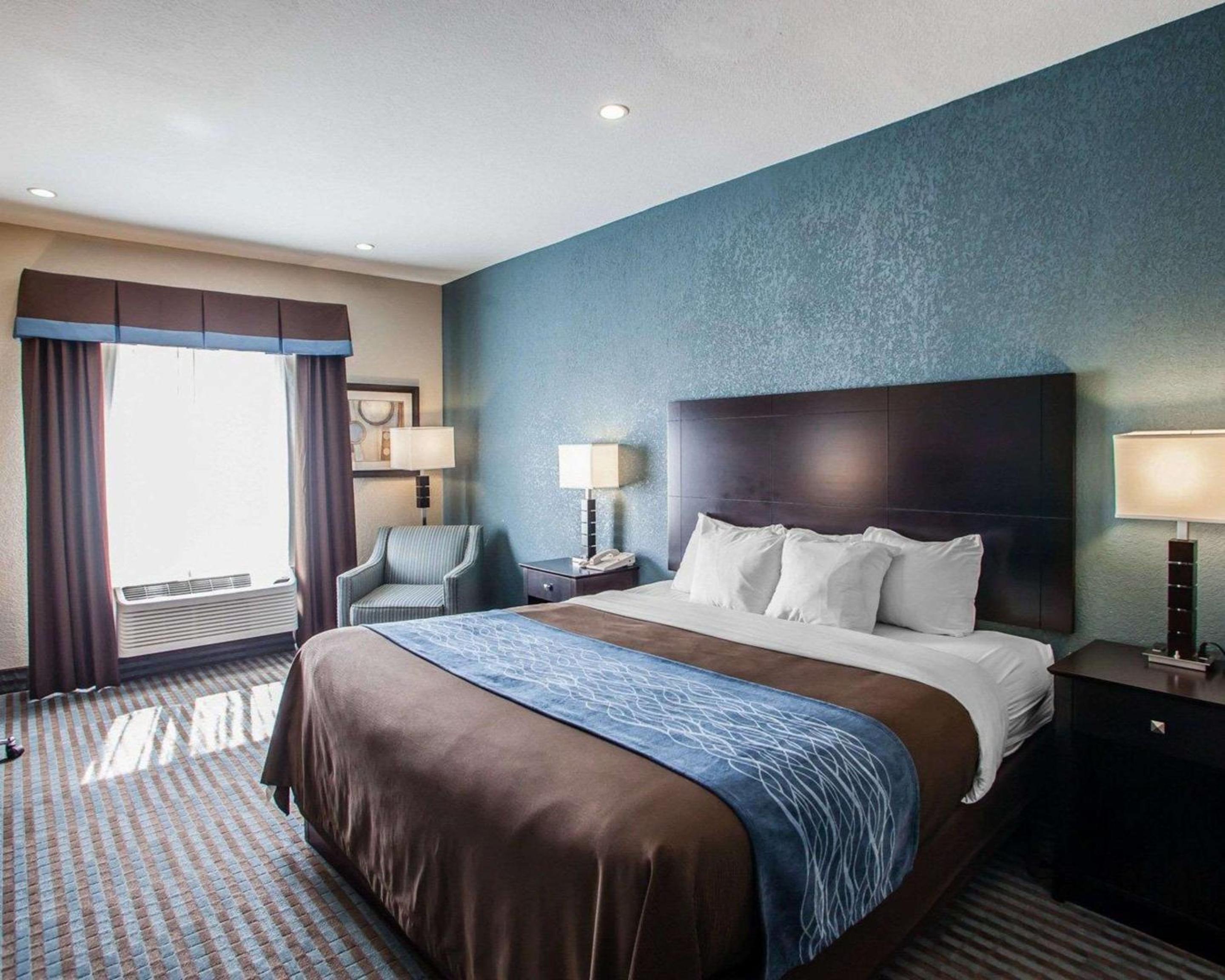 King Room - Accessible/Non-Smoking - Photo 5