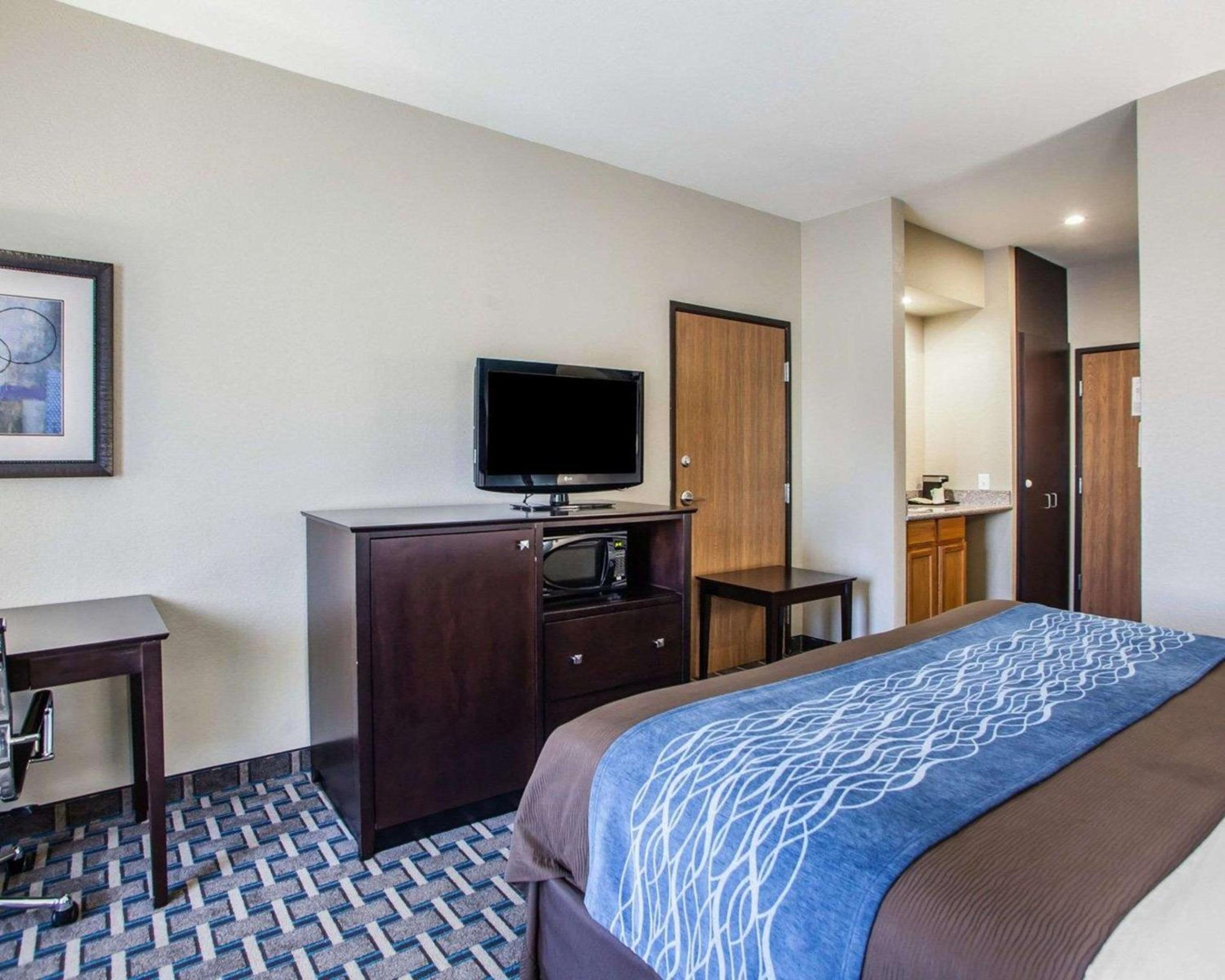 King Room - Accessible/Non-Smoking - Photo 3