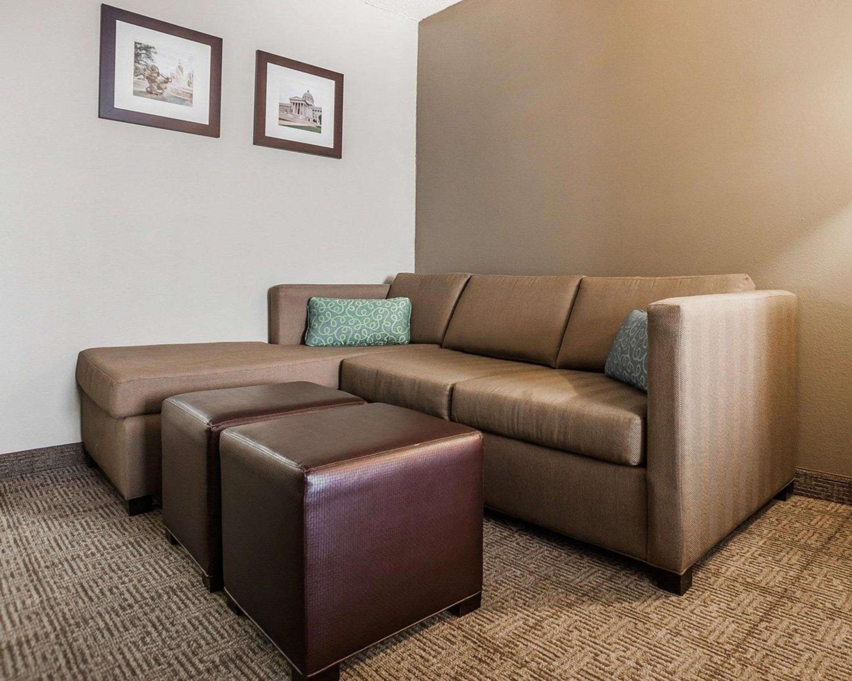 King Suite - Non-Smoking - Photo 5