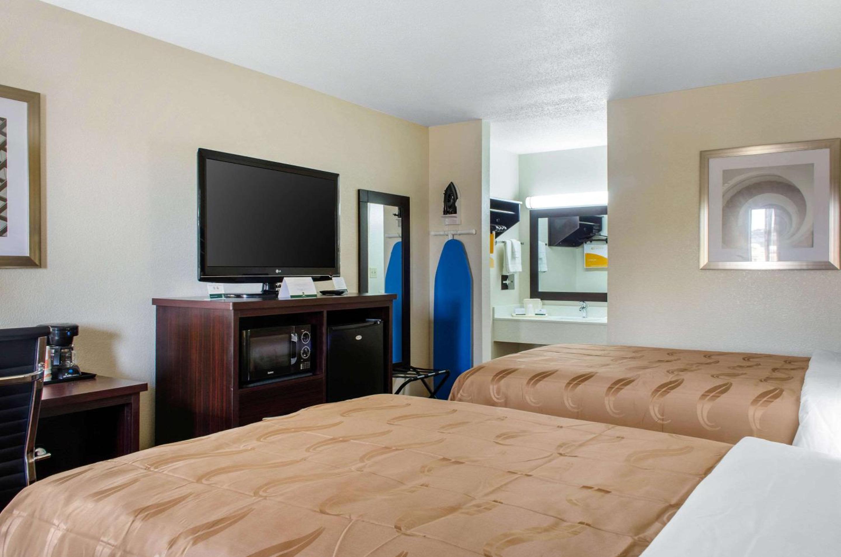 Double Room with Two Double Beds - Non-Smoking photo 1