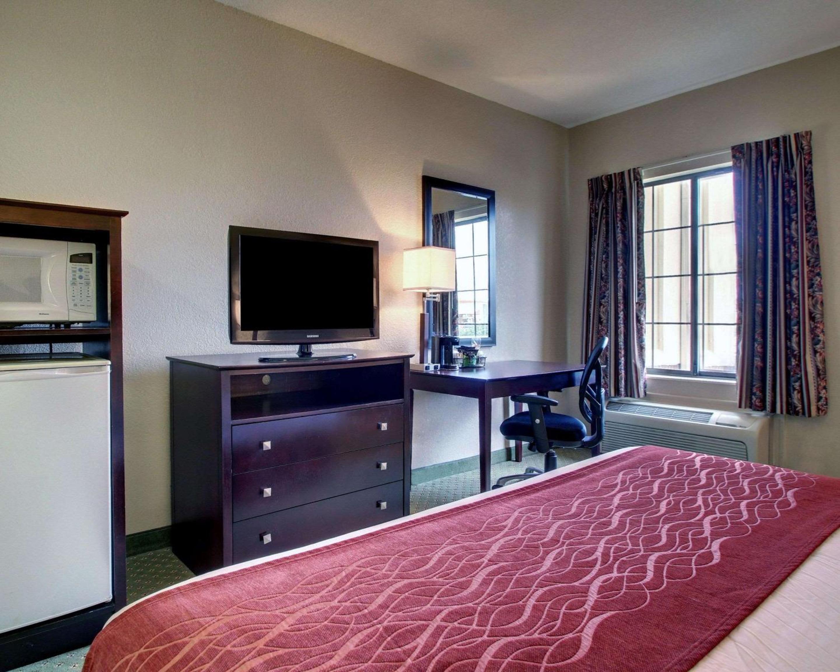 King Room - Non-Smoking - Photo 2