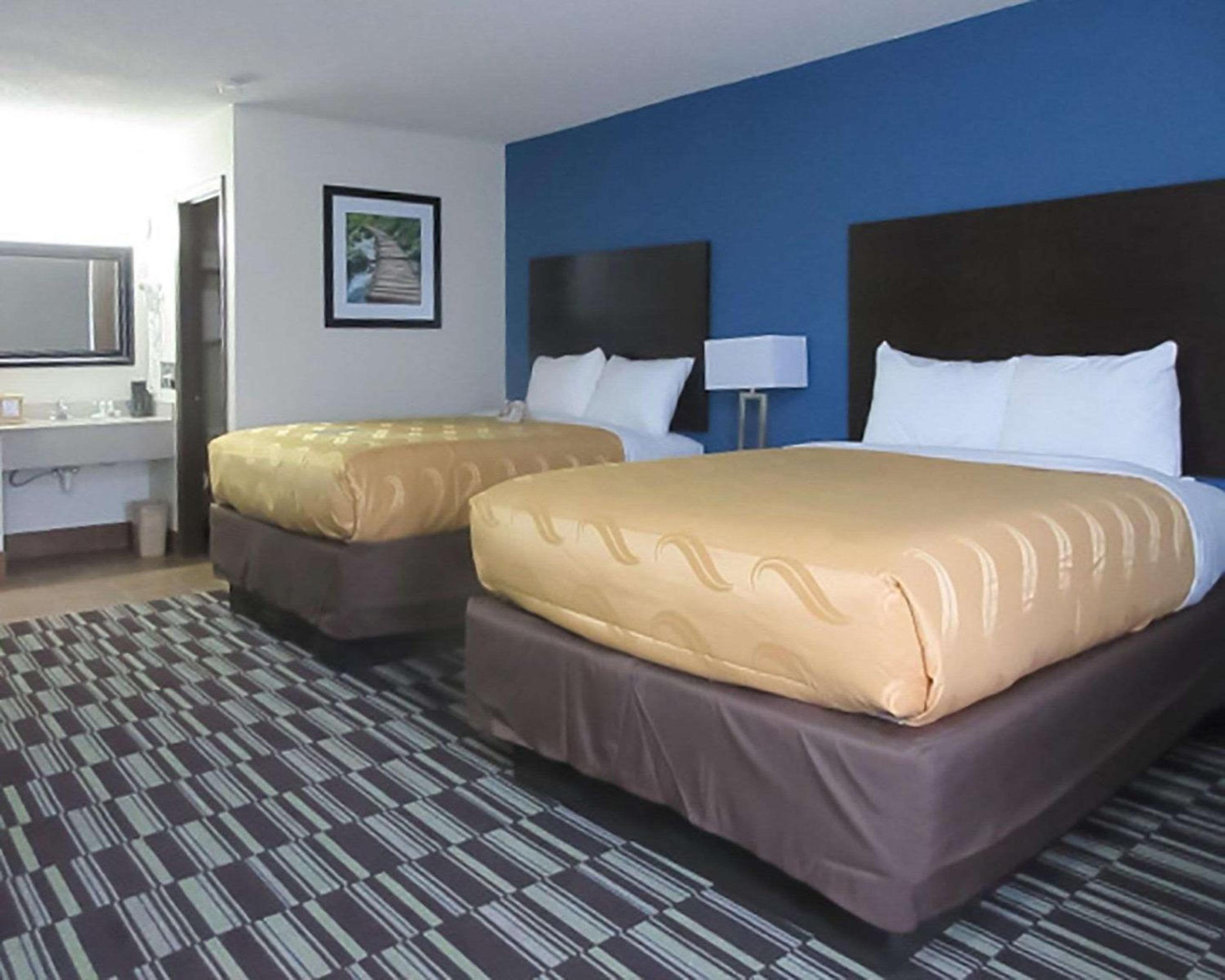 Queen Room with Two Queen Beds - Non-Smoking - Photo 1